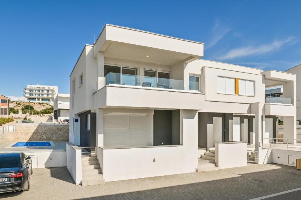 Funtastic C 6 Apartment mit privatem Pool Ansicht 4
