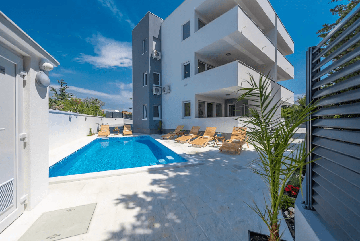 Mel-Mari Studio mit Pool in Novalja