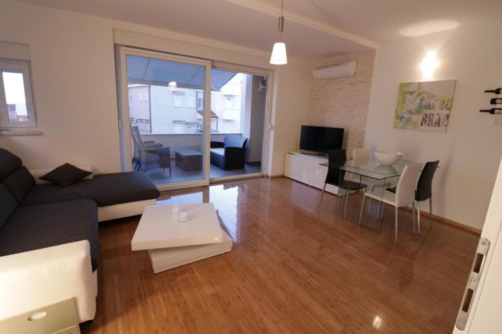 Tomana 4 Apartment mit Garten in Novalja Ansicht 3