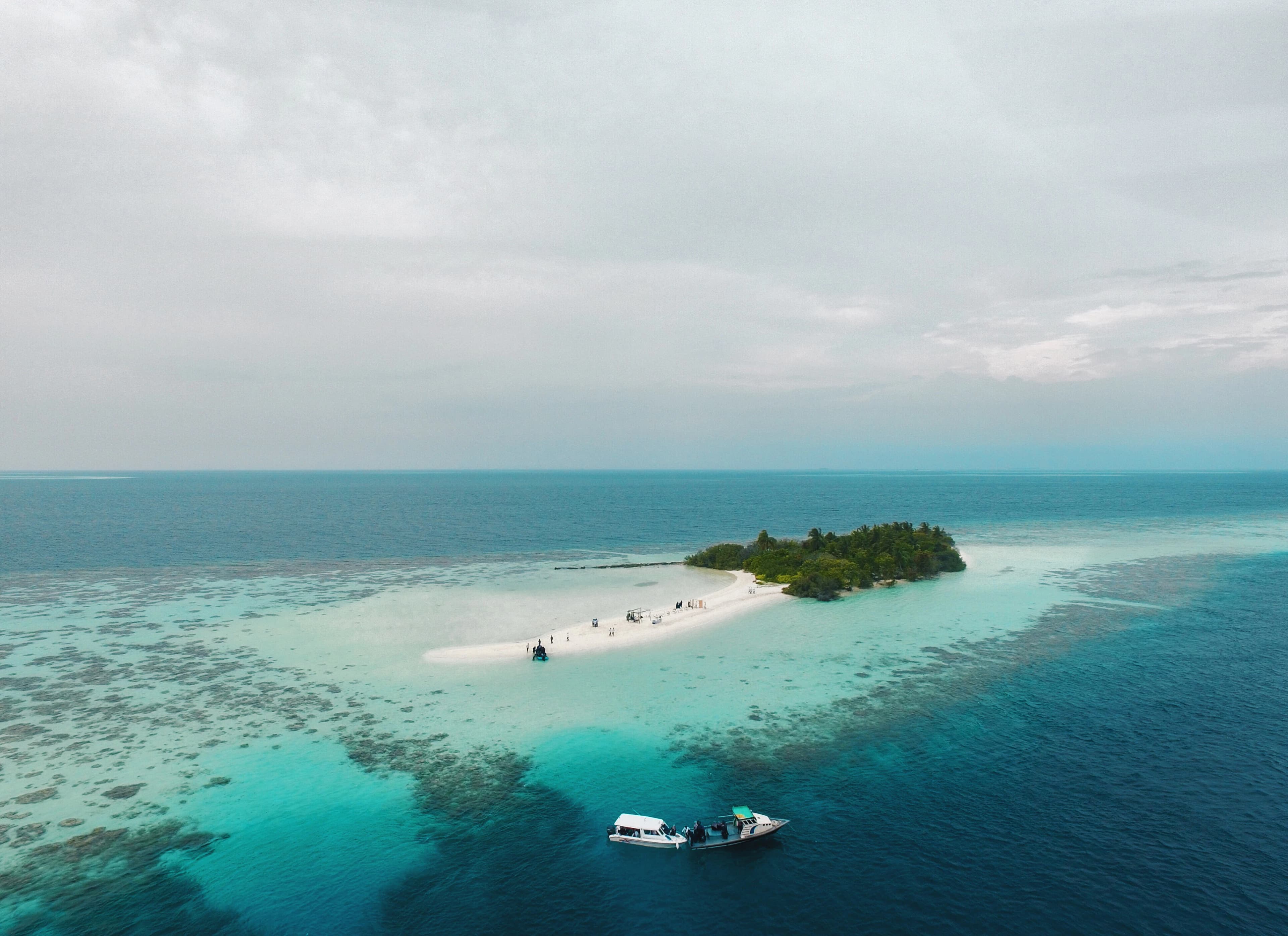 white and green islet