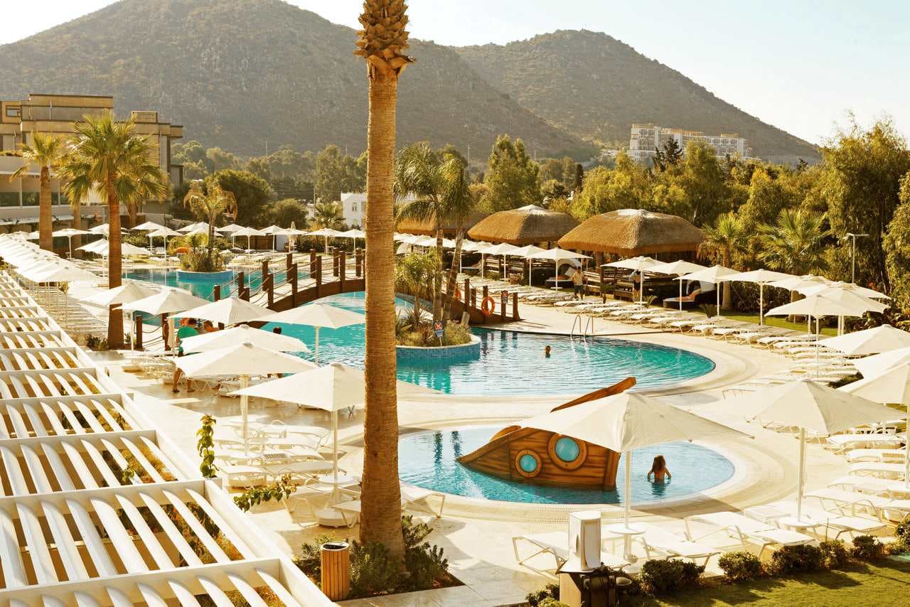 Bellazure Hotel