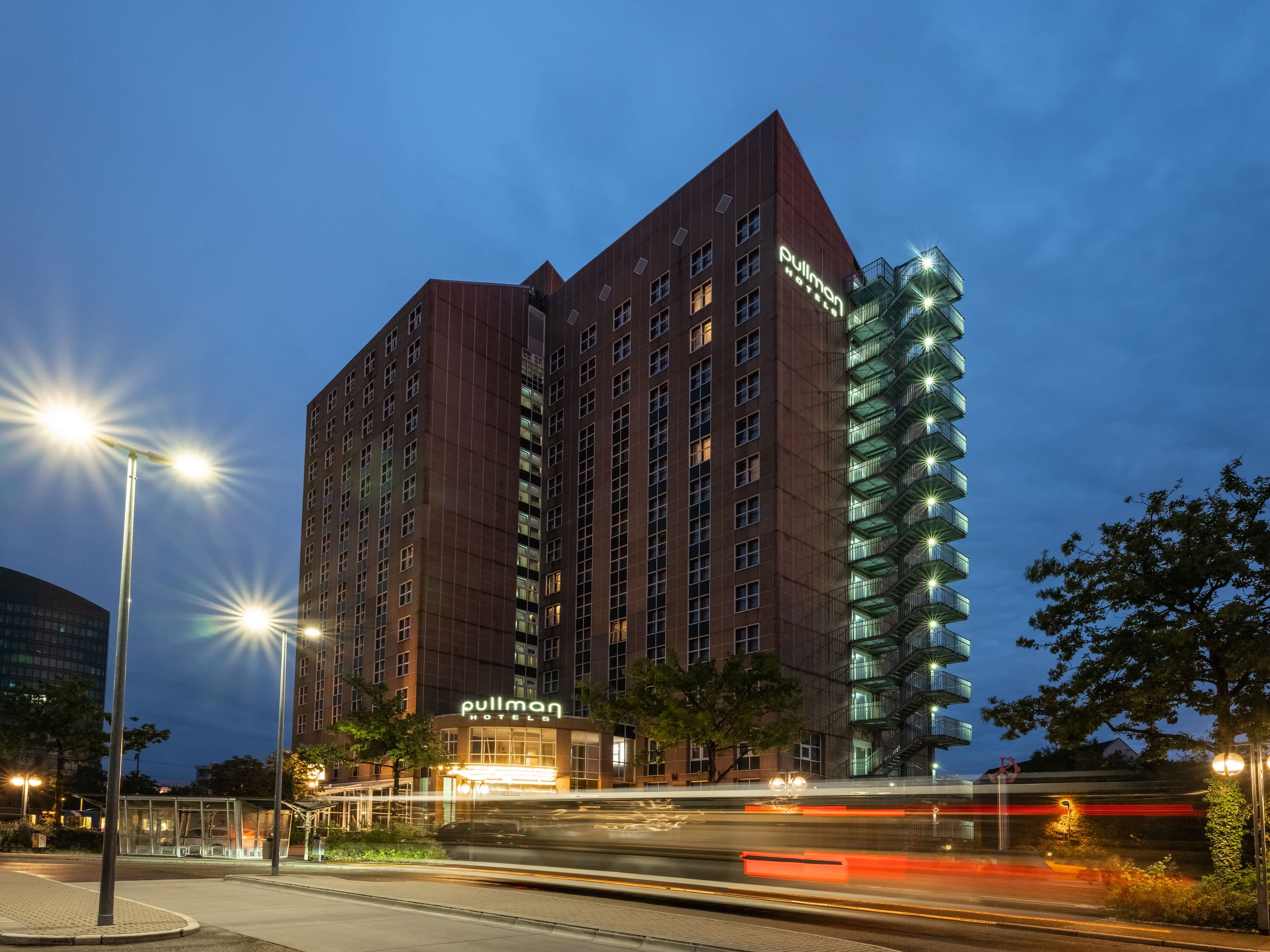 Hotel Pullman Stuttgart Fontana Ansicht 3