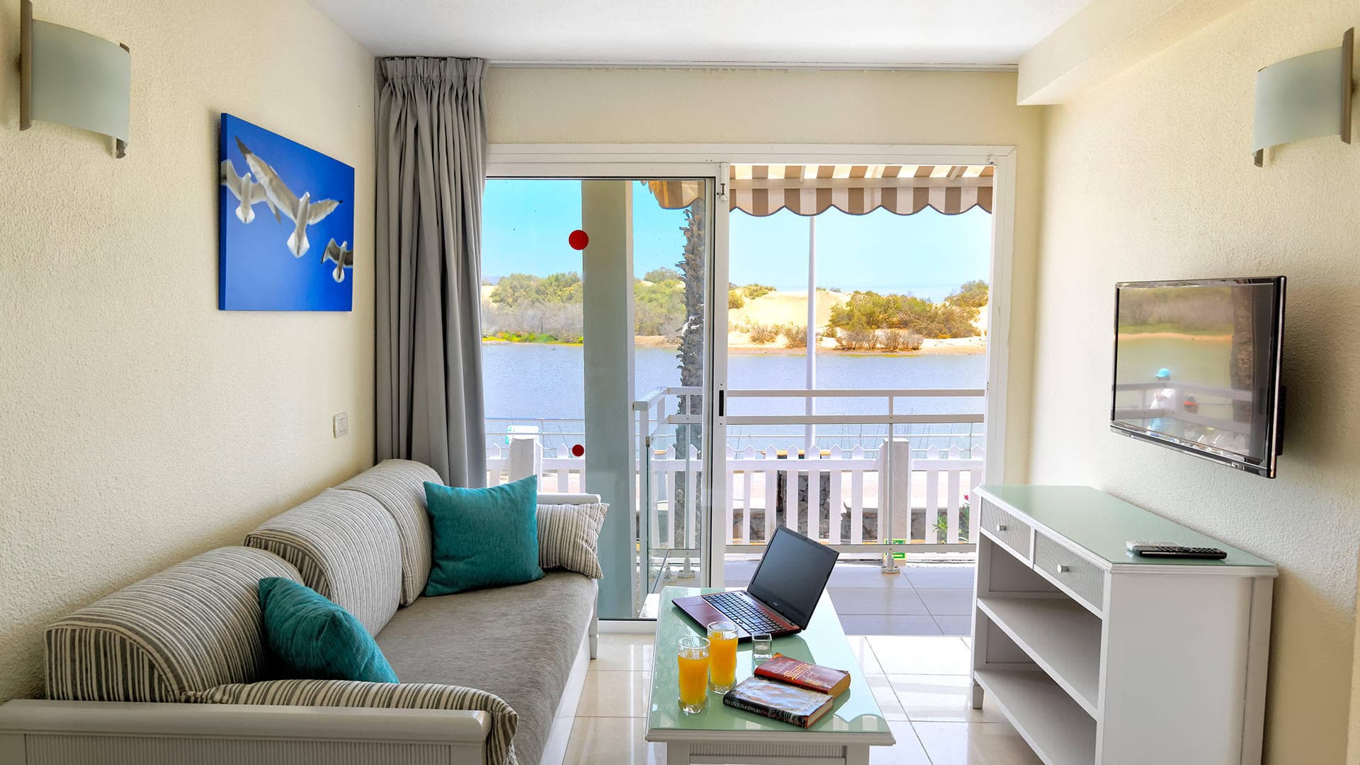 Cocoteros Apartments