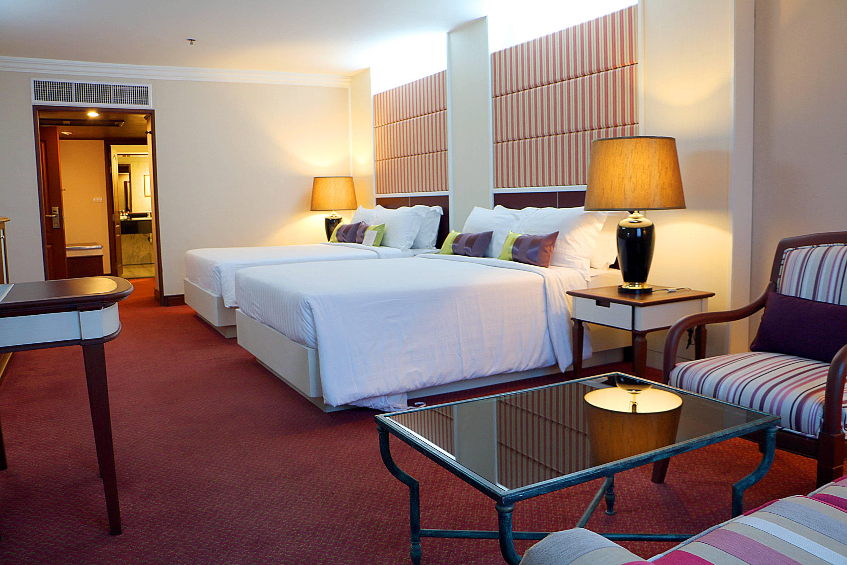 Golden Tulip Sovereign Hotel Ansicht 4