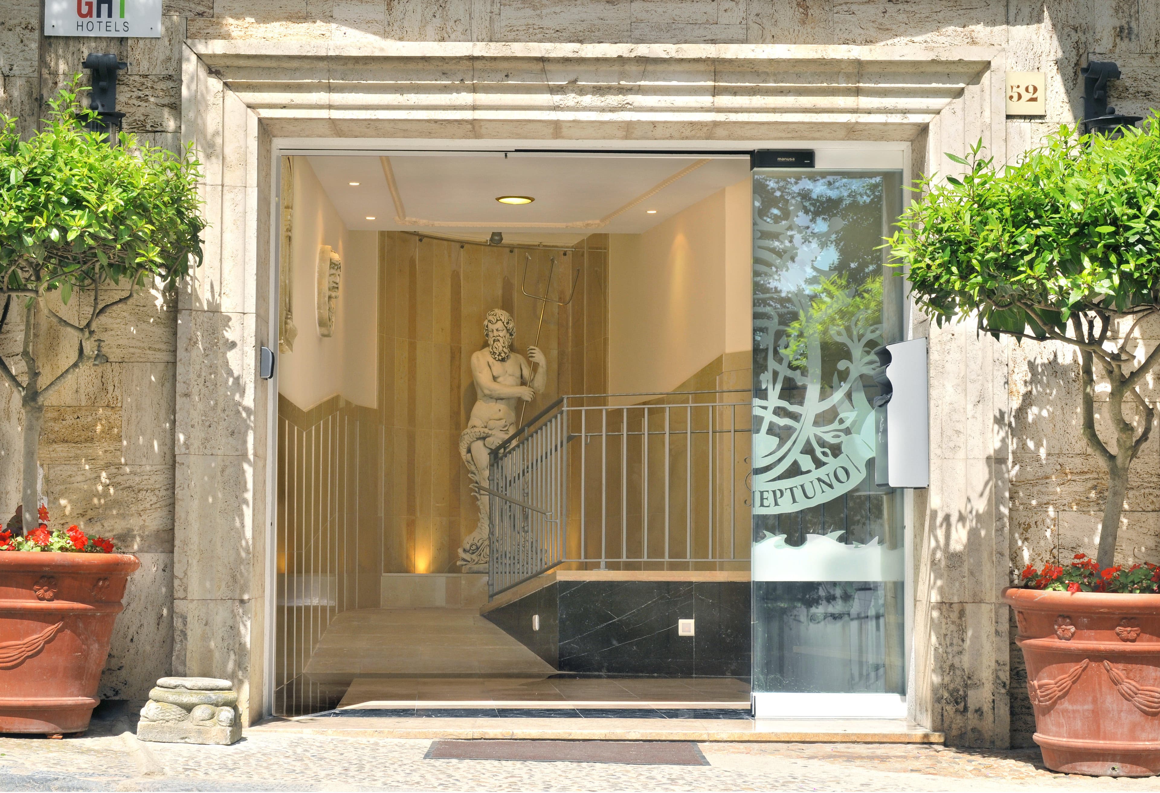 Hotel GHT Neptuno Ansicht 8