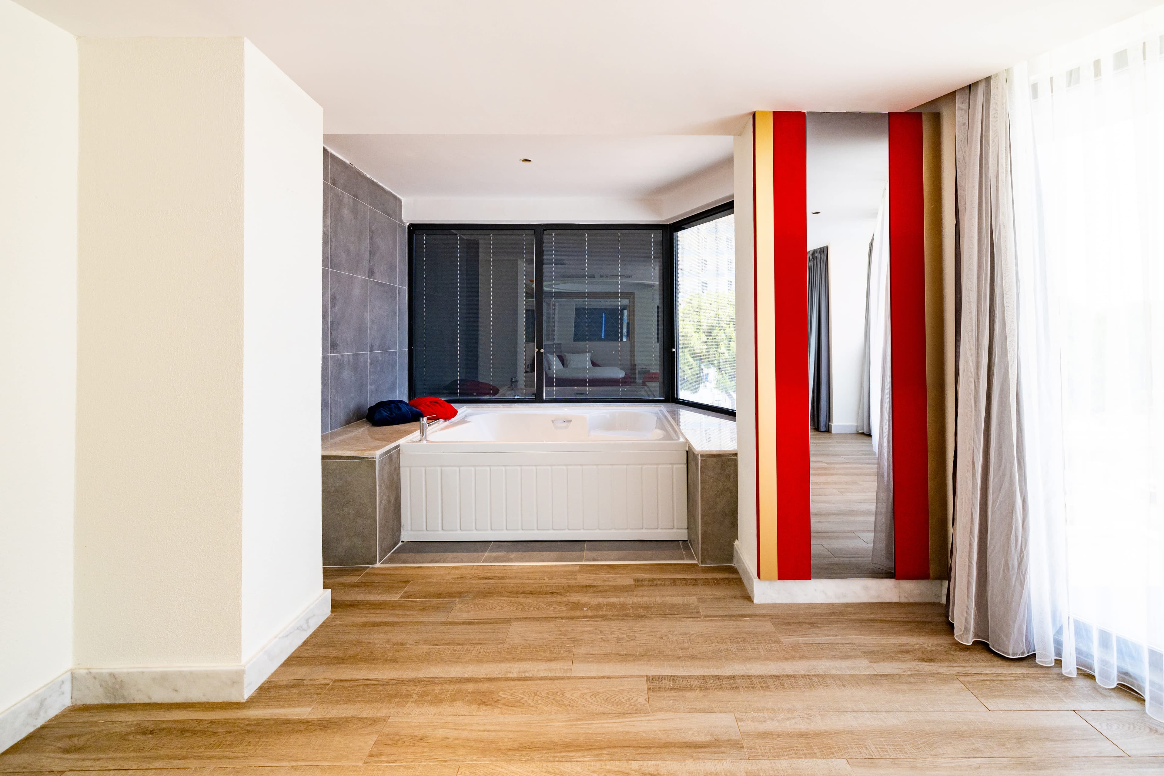 Granada Luxury Red ( Adult +16) Ansicht 5
