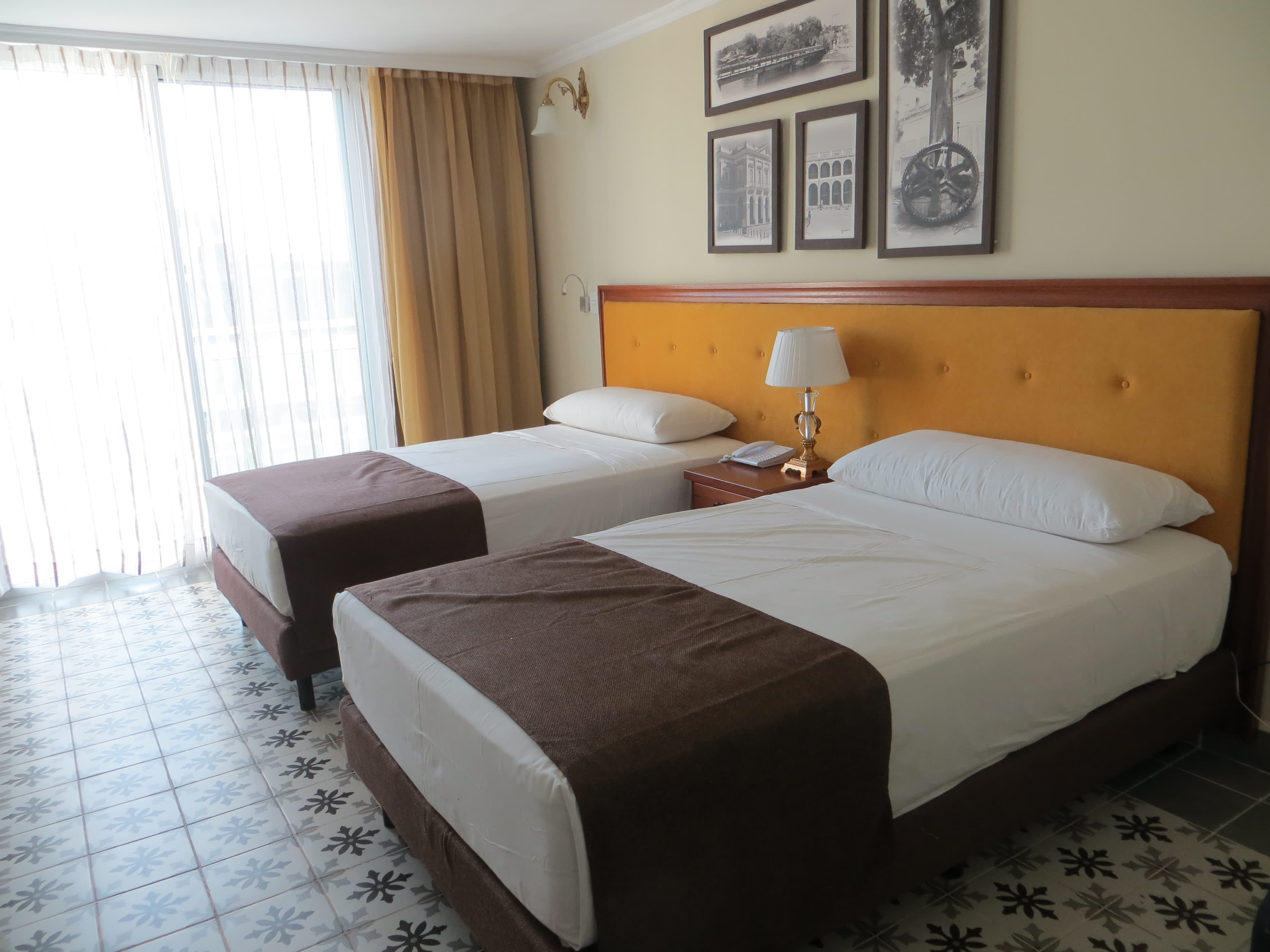 Hotel E Velasco Ansicht 2