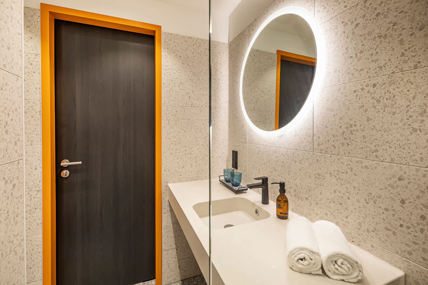 LOGINN Hotel Köln Airport Ansicht 5