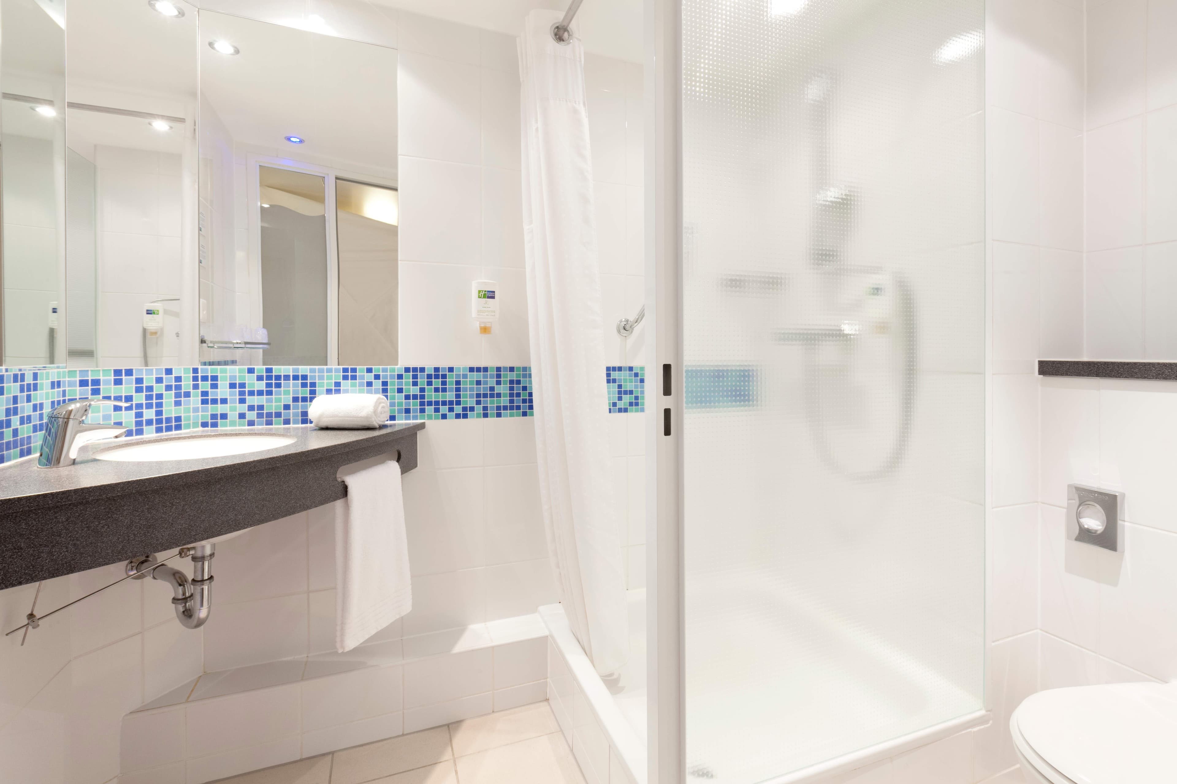 Holiday Inn Express Zürich - Airport Ansicht 4