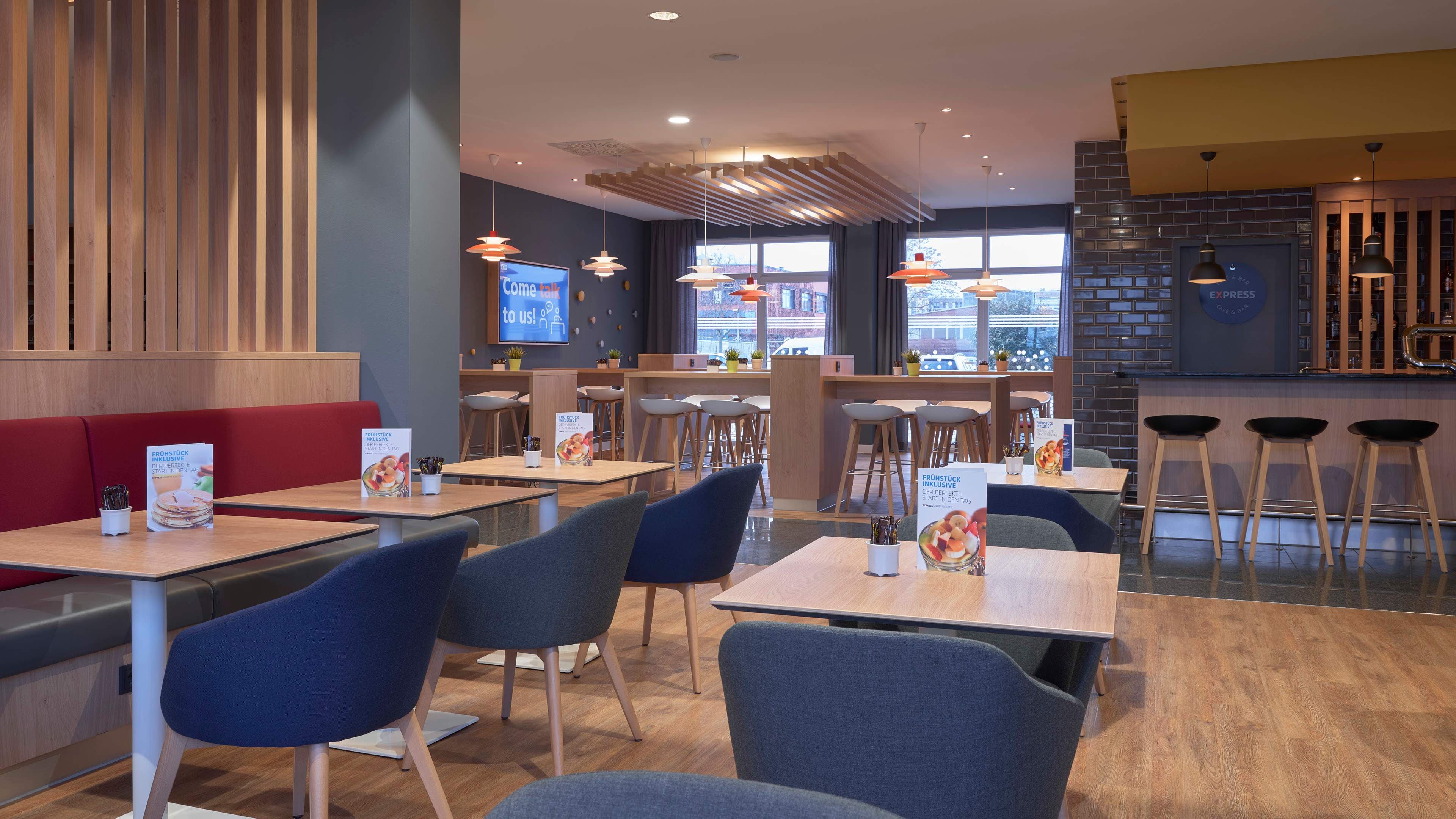 Holiday Inn Express Frankfurt - Messe Ansicht 10