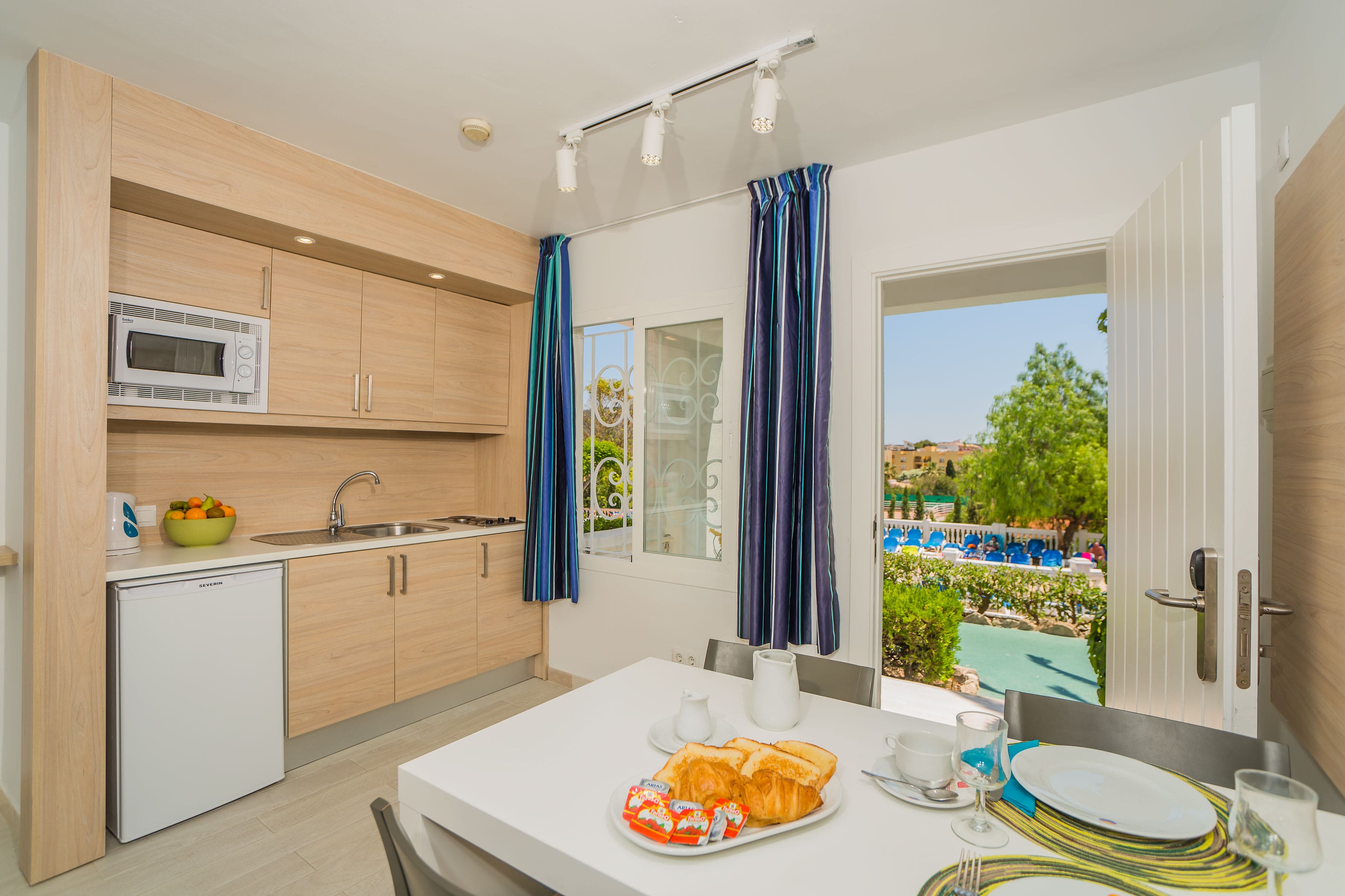 Hotel Holiday Center Ansicht 4
