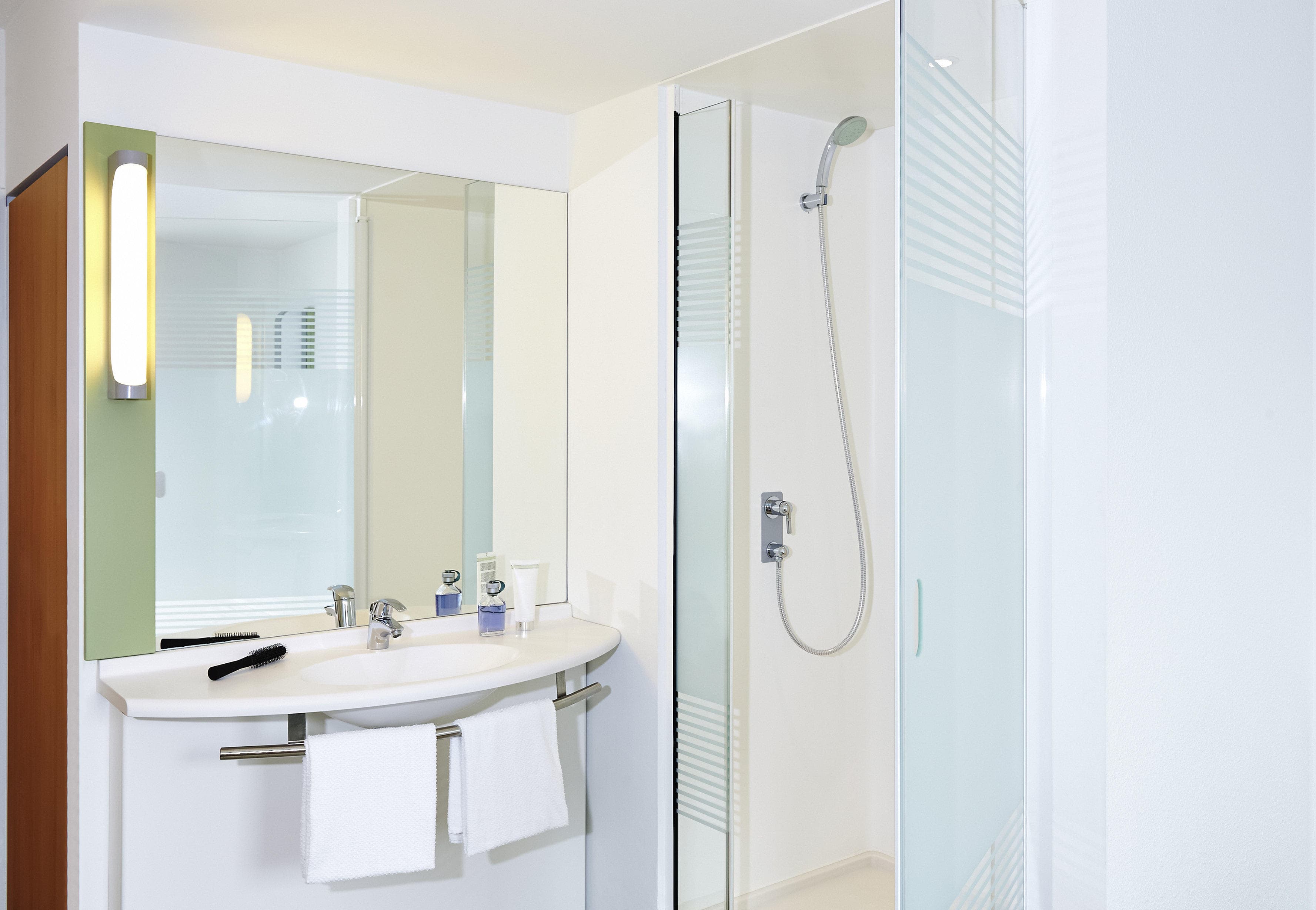 ibis budget Hotel  Zürich City West Ansicht 4