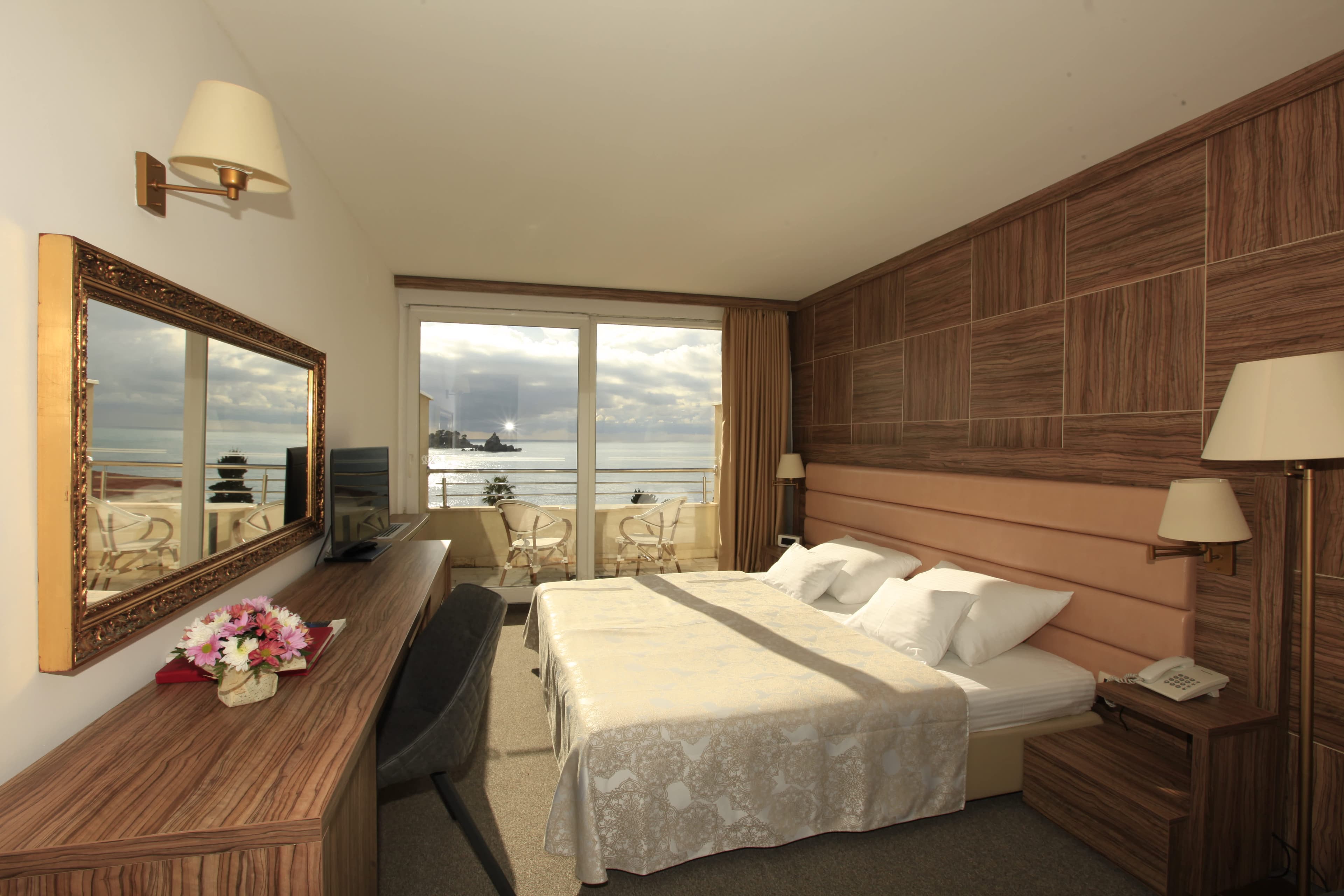 Hotel Palas Ansicht 6