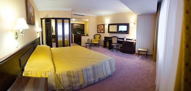 Ramada Hotel & Suites Bucharest North Ansicht 4