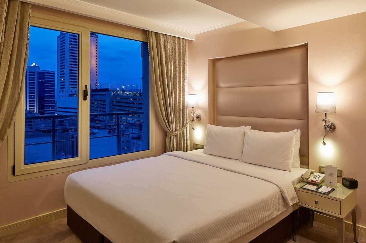 DoubleTree by Hilton Izmir - Alsancak Ansicht 4