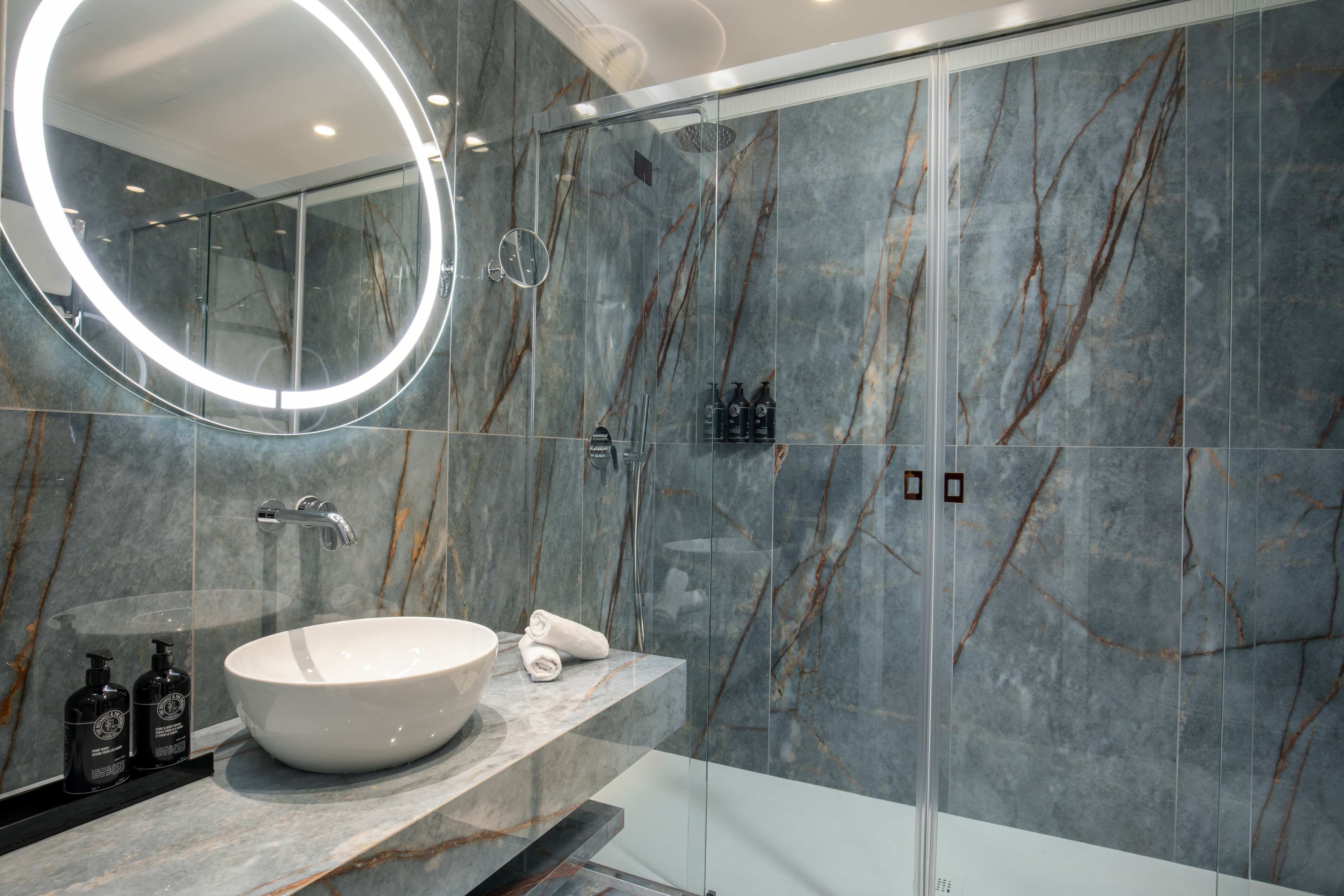 The Independent Hotel Ansicht 4