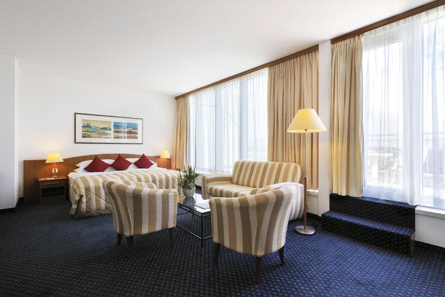 Hilton Geneva Hotel & Conference Centre Ansicht 6