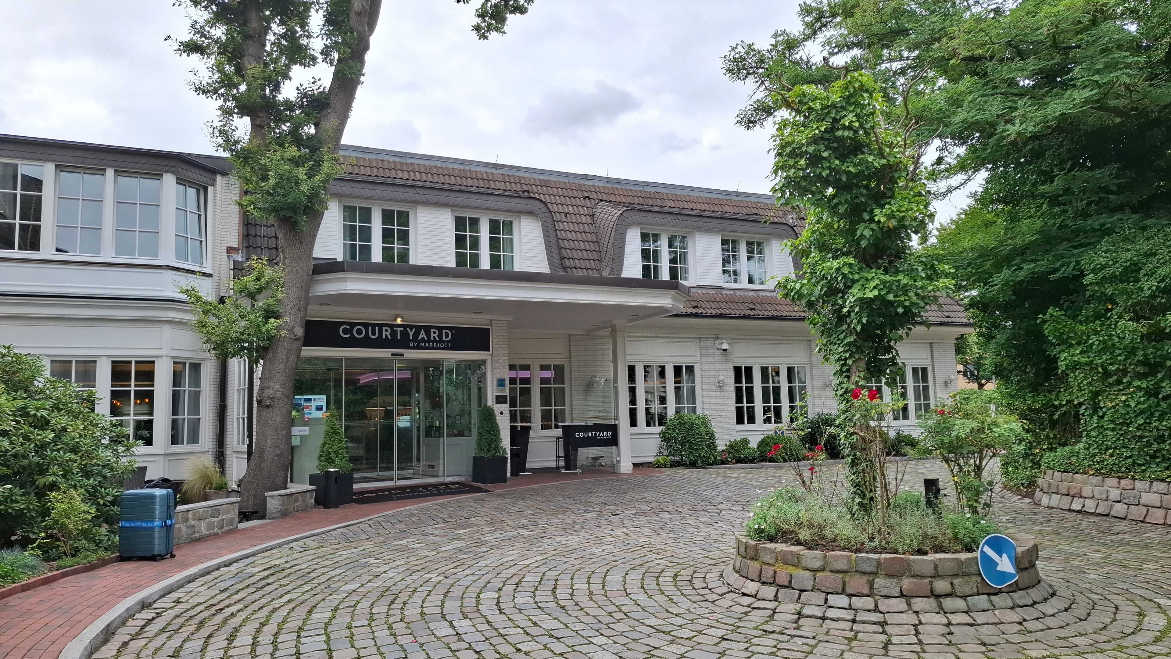 Hotel Courtyard by Marriott Hamburg Airport Ansicht 2