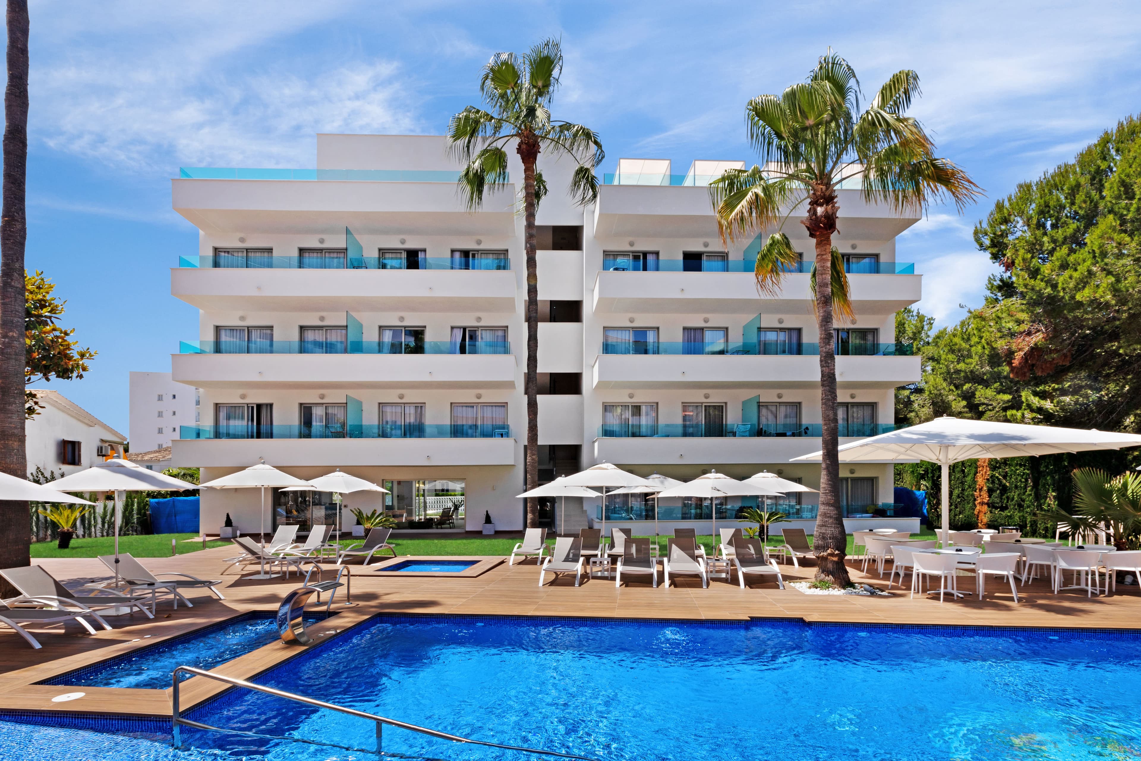 Metropolitan JUKA Playa Aparthotel