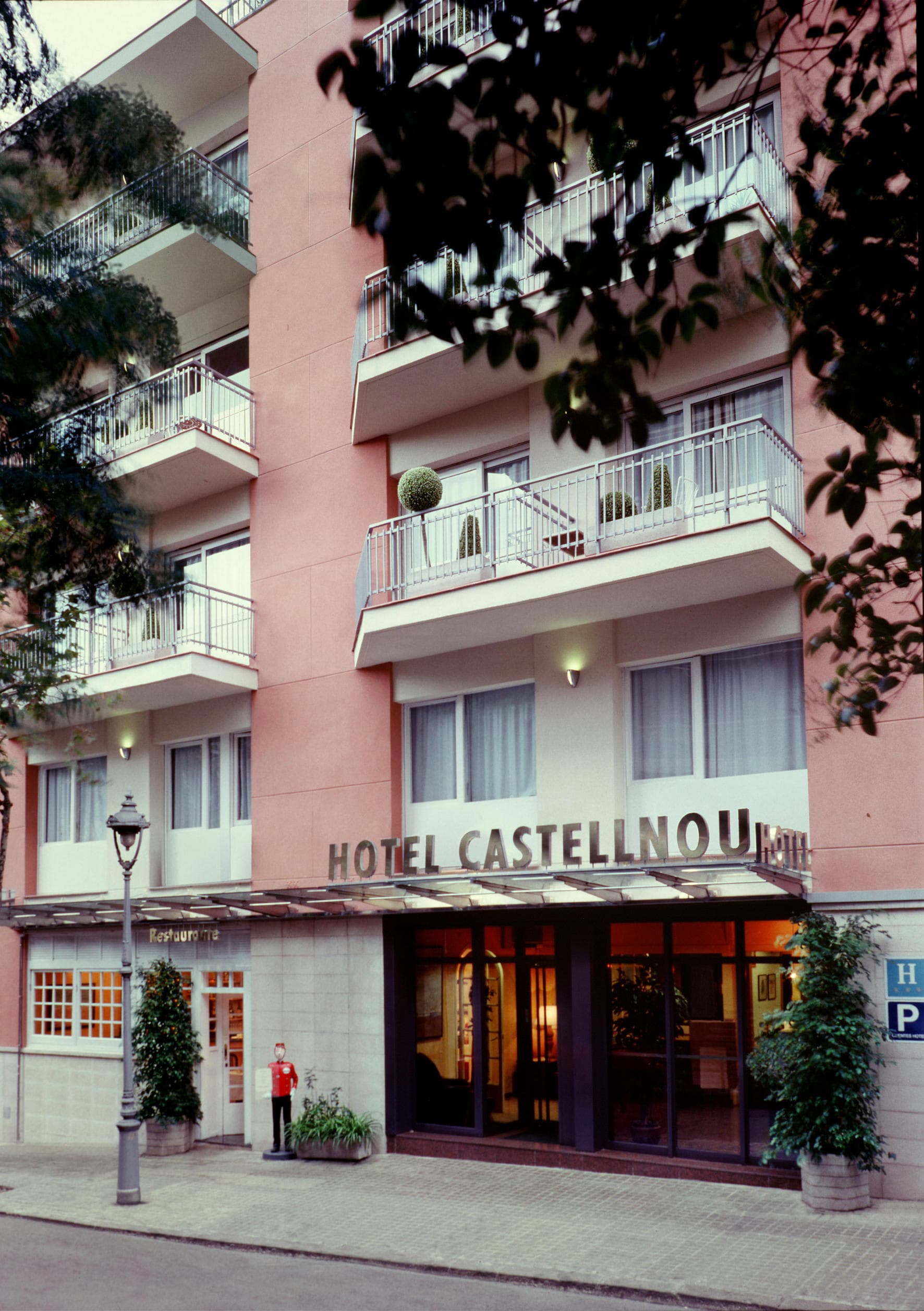 Hotel Catalonia Castellnou Ansicht 2