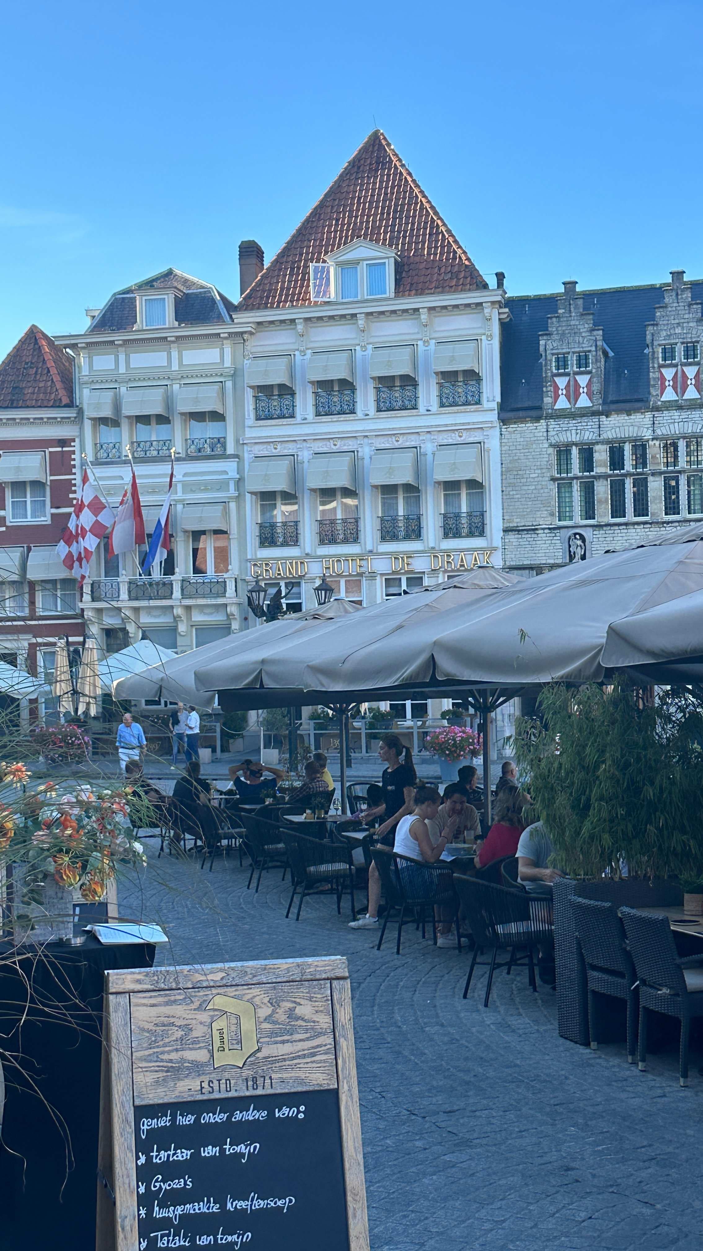 Grand Hotel en Résidence De Draak Ansicht 2