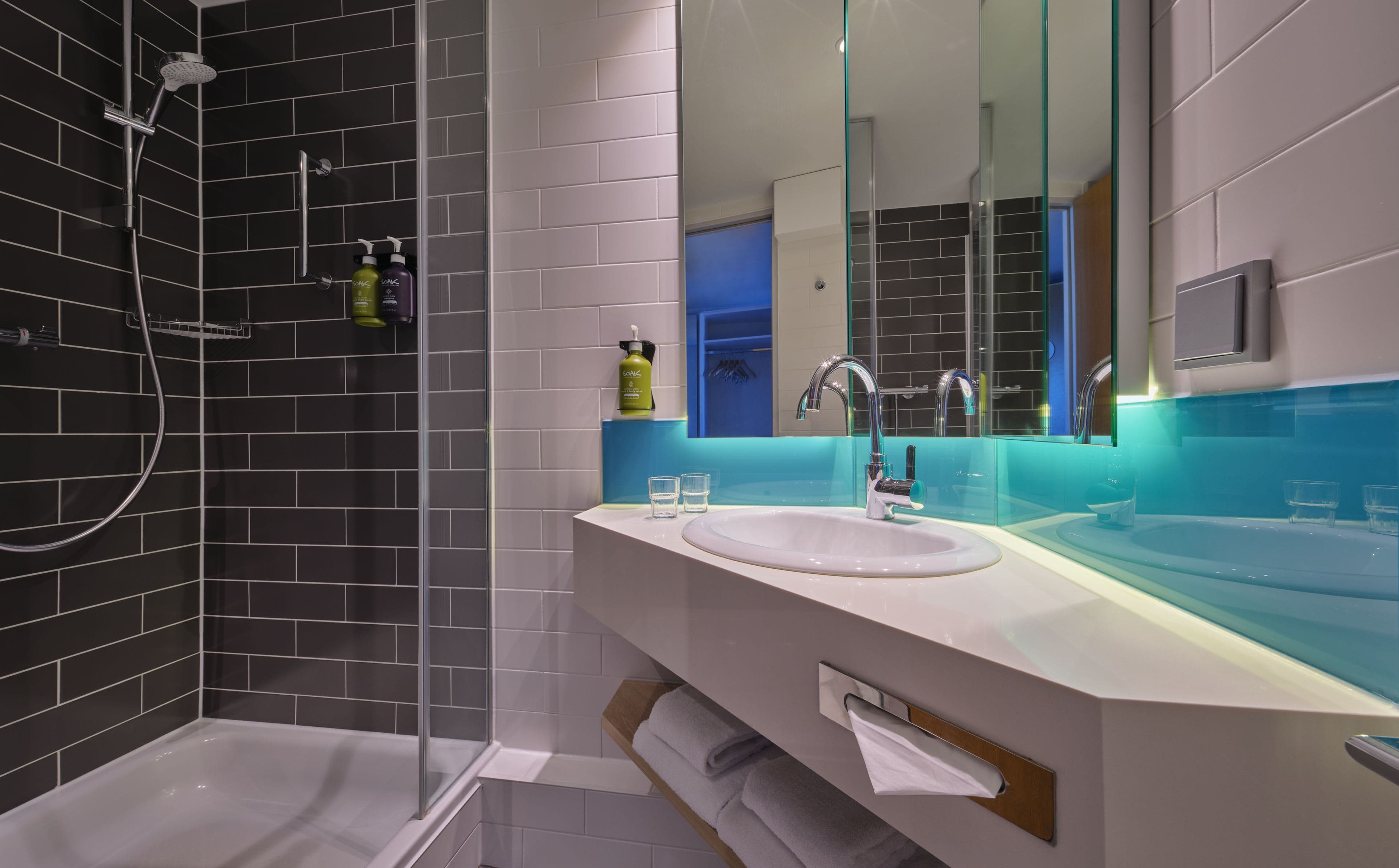 Holiday Inn Express Frankfurt - Messe Ansicht 4