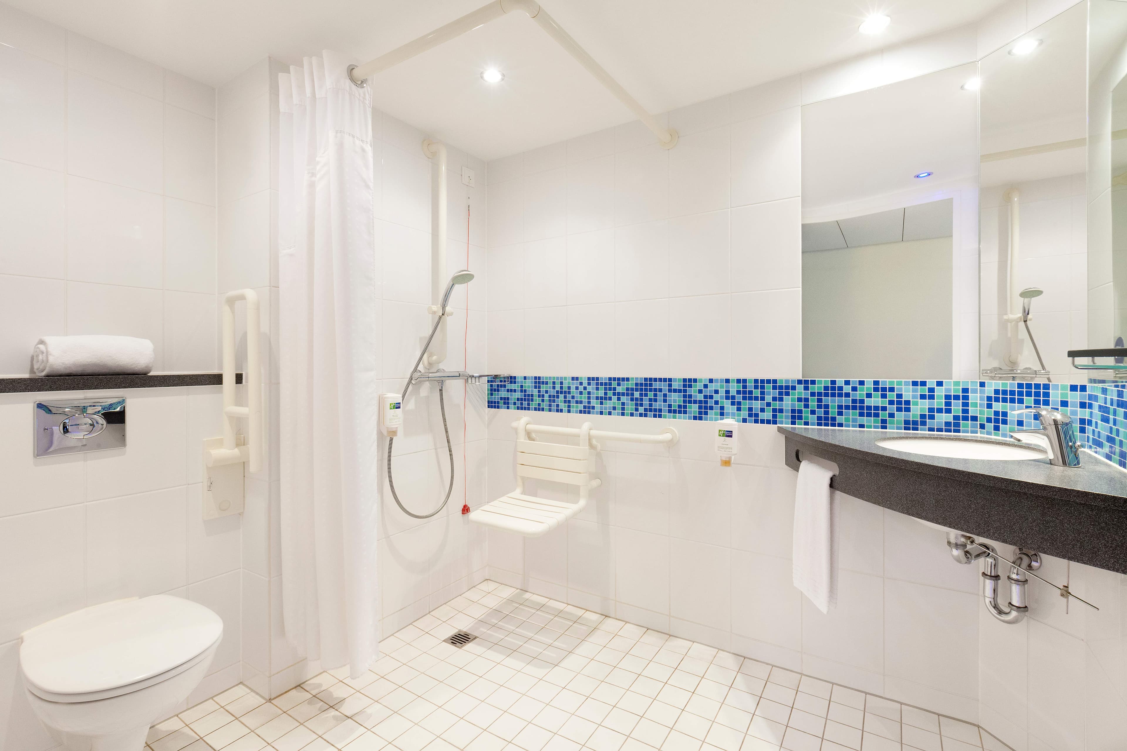 Holiday Inn Express Zürich - Airport Ansicht 5