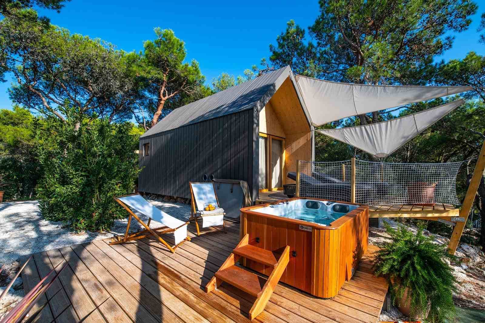 Arena One 99 Glamping Ansicht 9