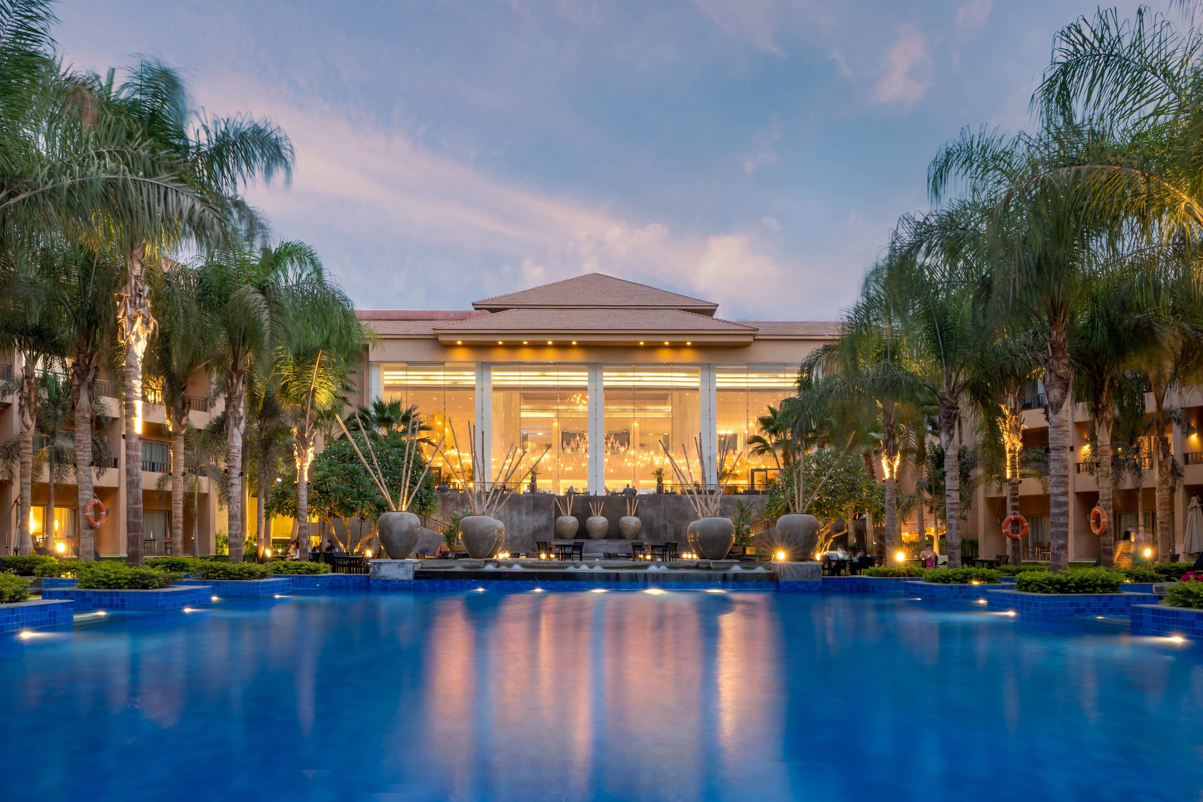 Dusit Thani LakeView Cairo