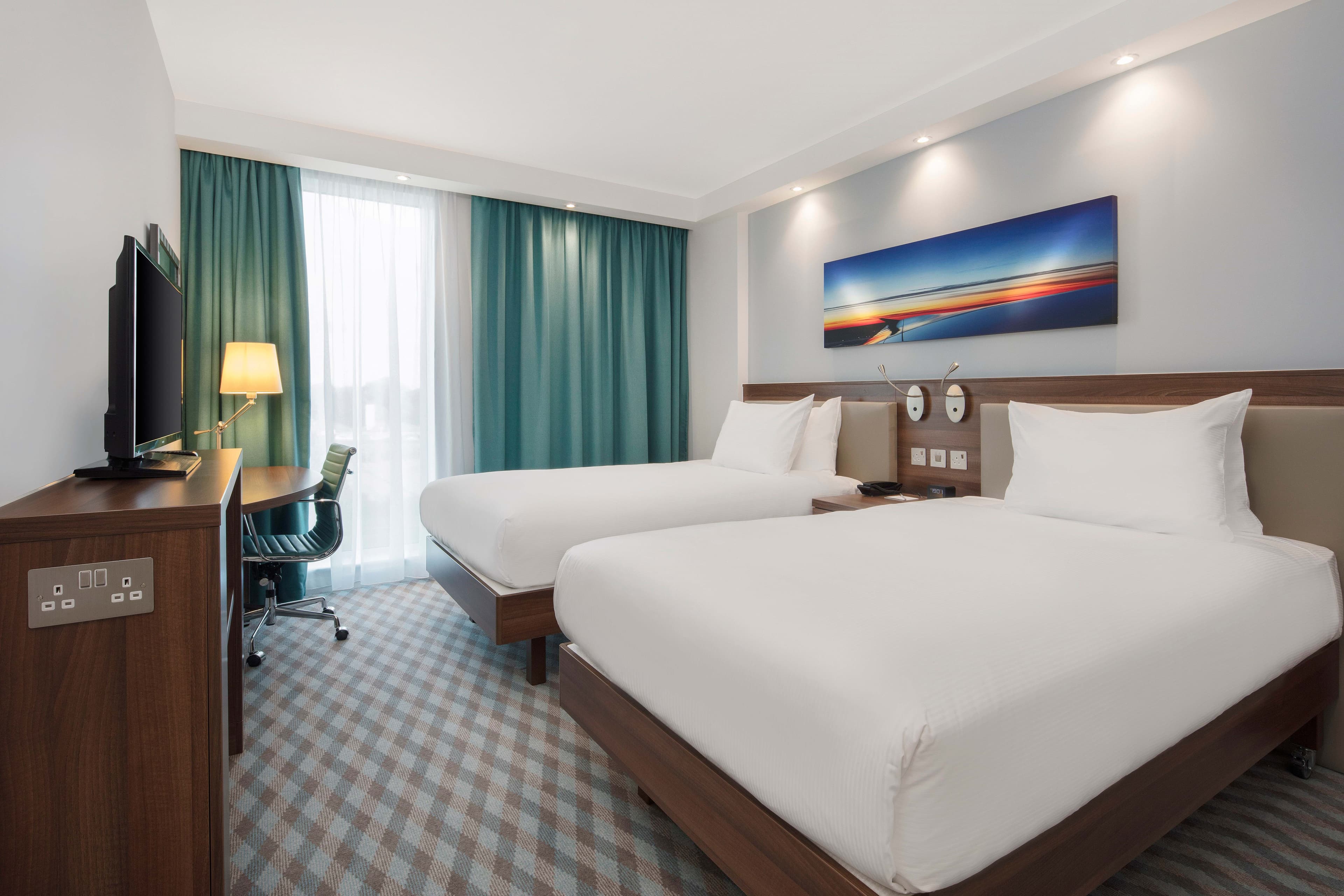 Hampton By Hilton London Stansted Airport Ansicht 10