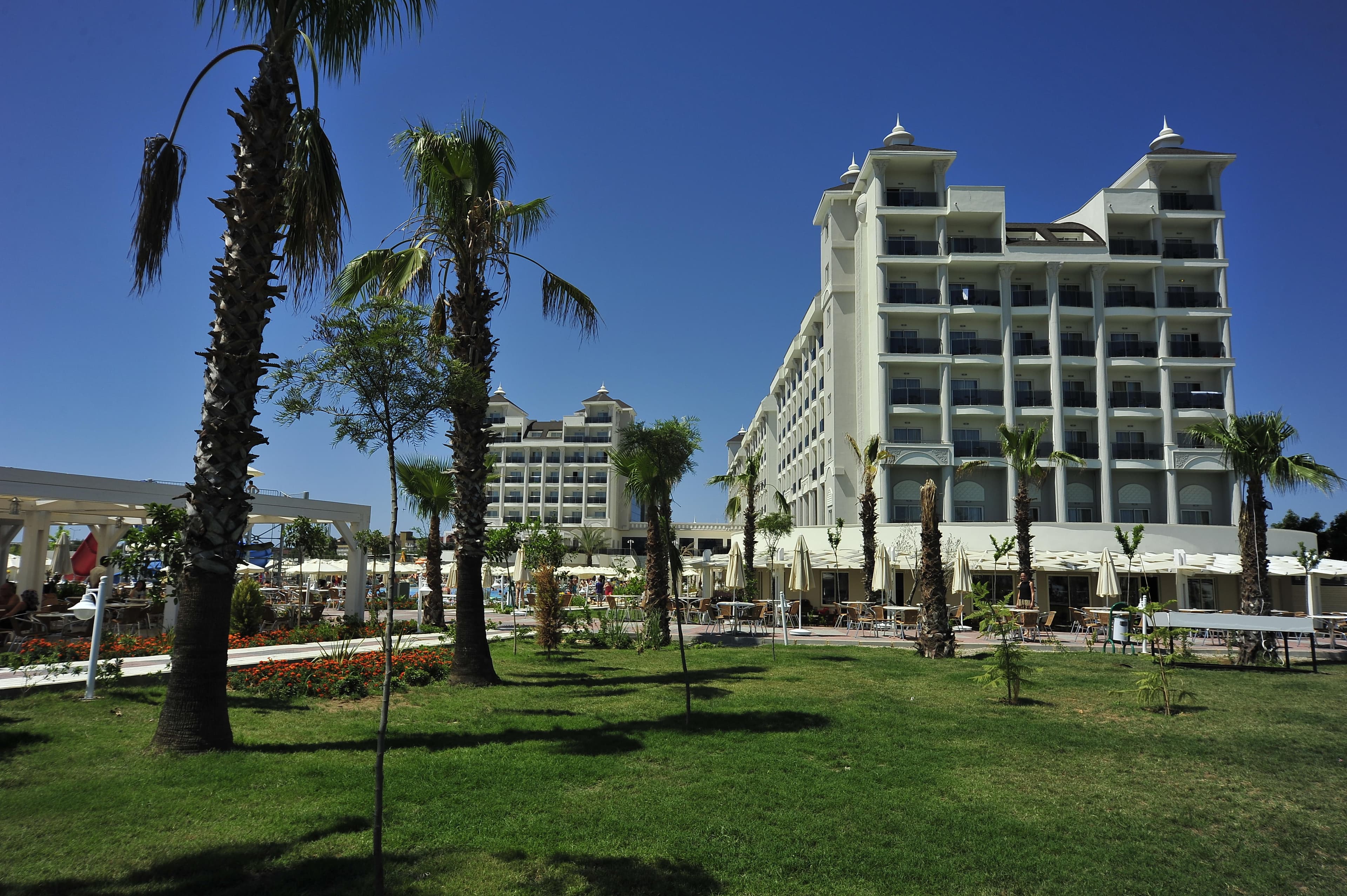 LRS Lake & River Side Hotel & Spa