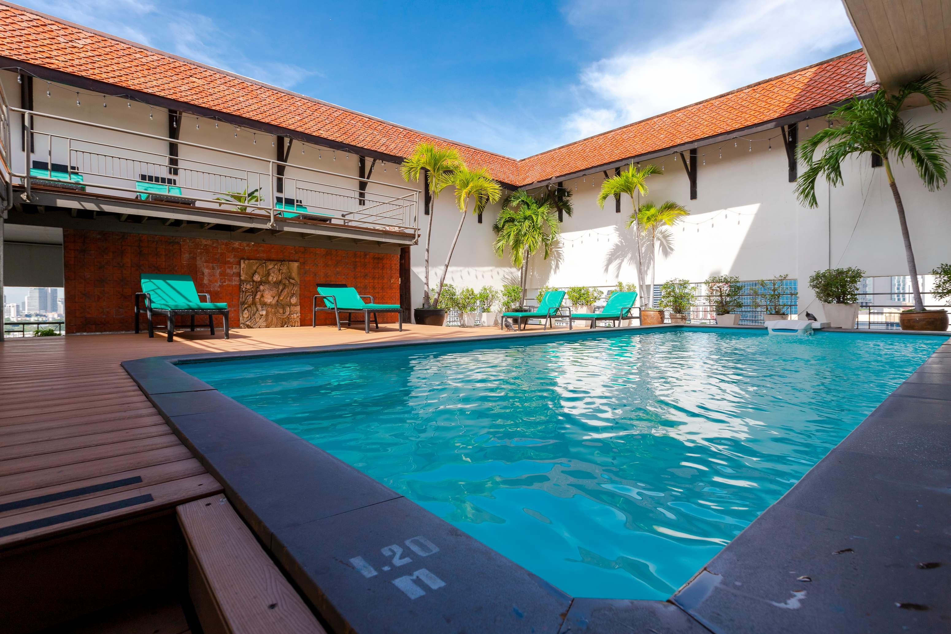 Pinnacle Lumpinee Park Hotel
