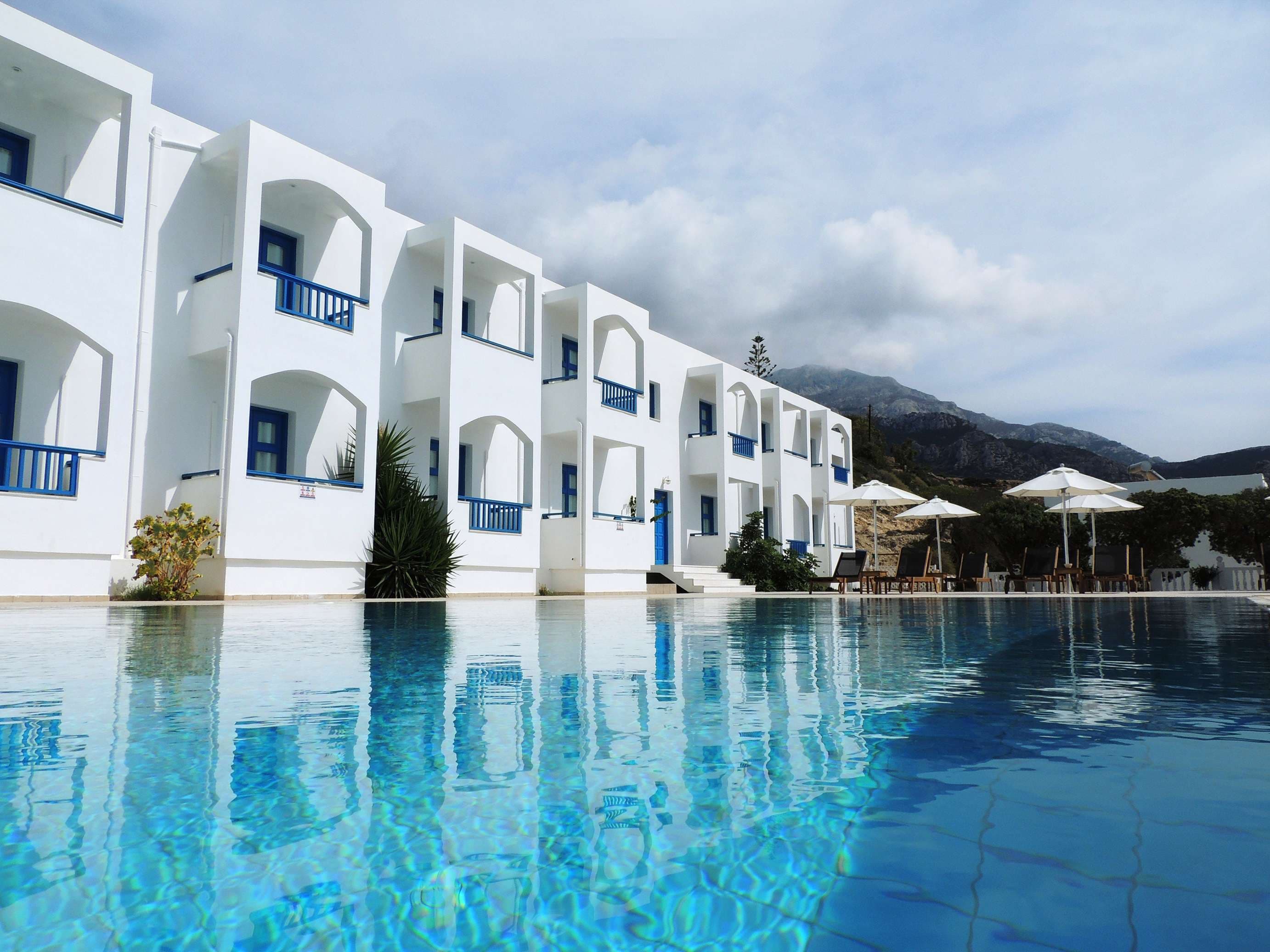 Sarris Hotel