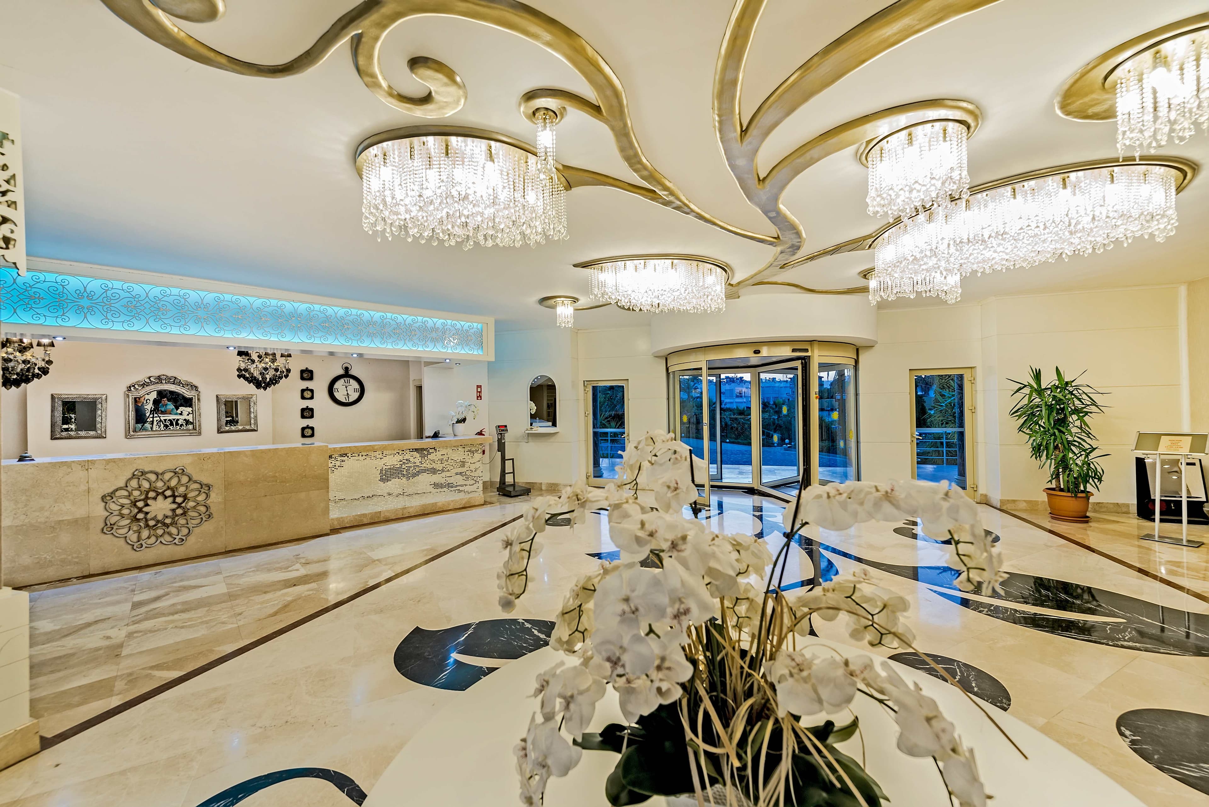 Serenis Hotel Ansicht 7