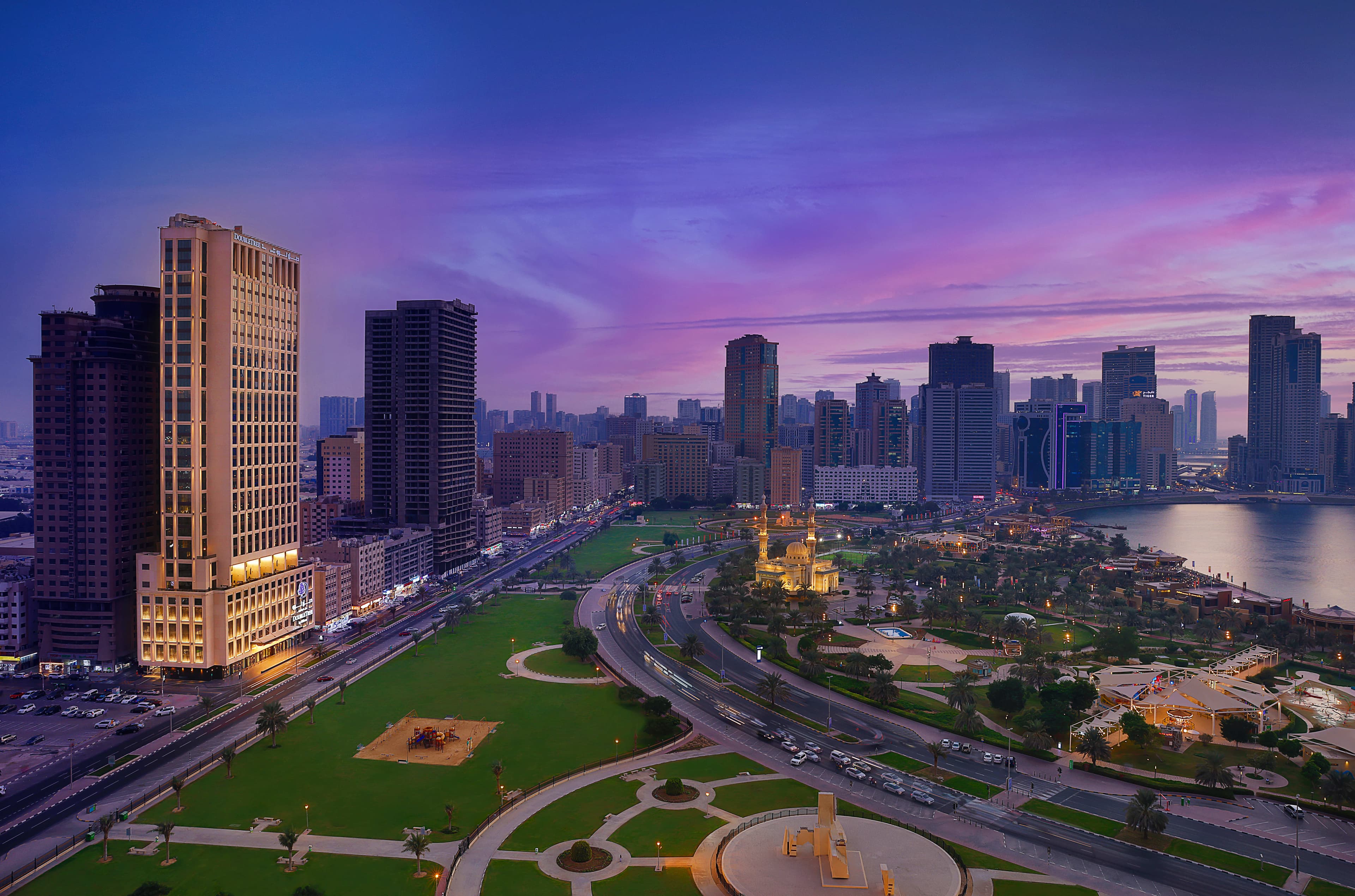 DoubleTree by Hilton Sharjah Waterfront Hotel & Residences Ansicht 2