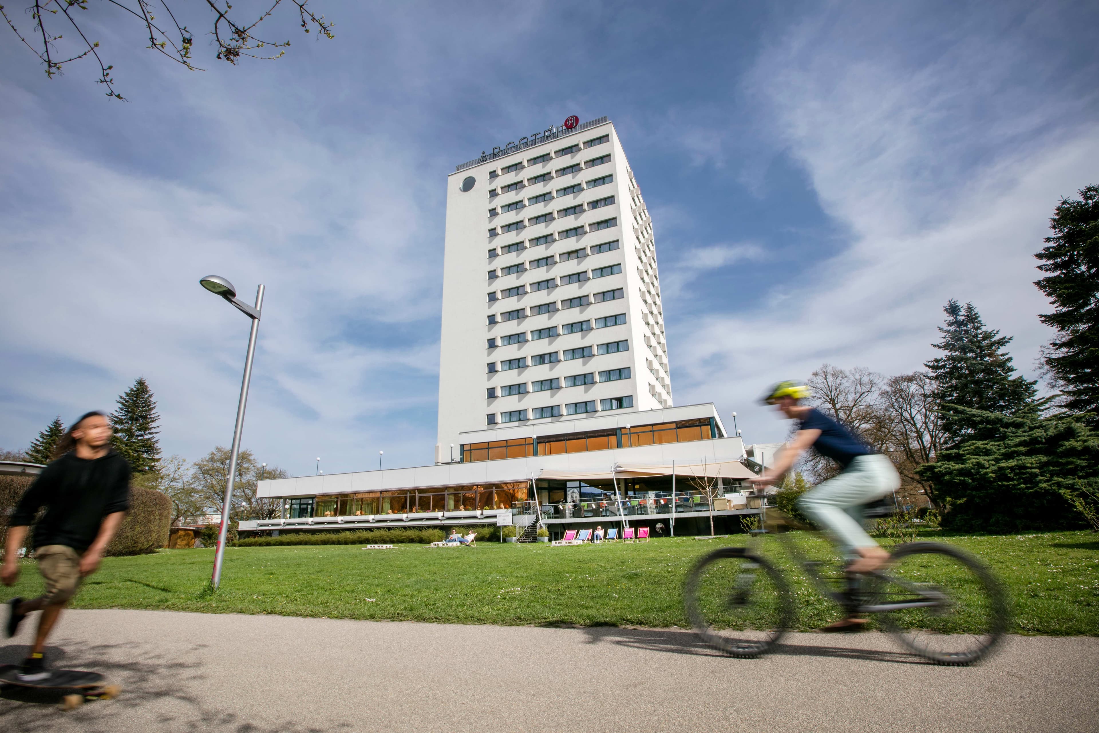 ARCOTEL Nike Ansicht 3