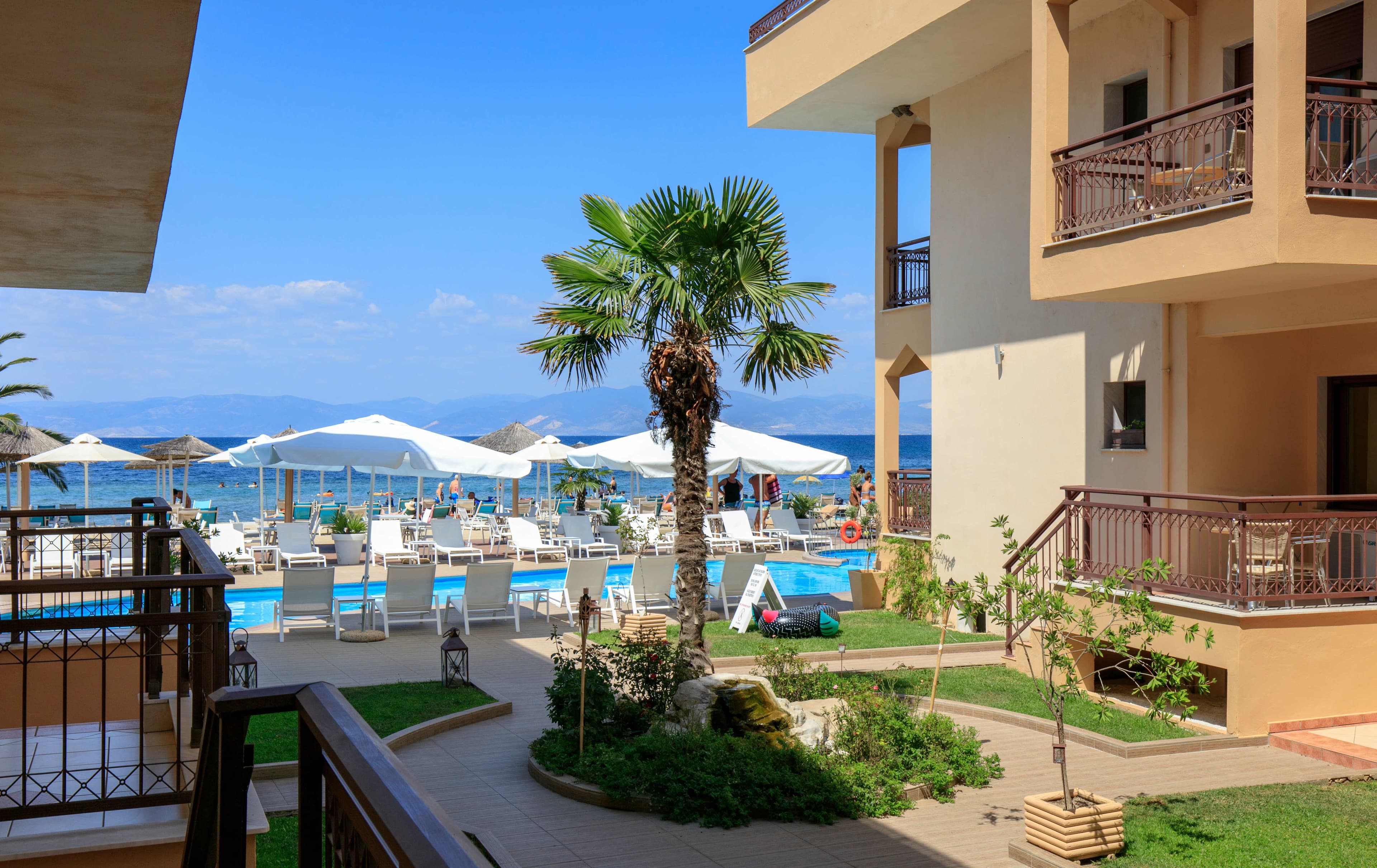 Mediterranean Beach Hotel Ansicht 8