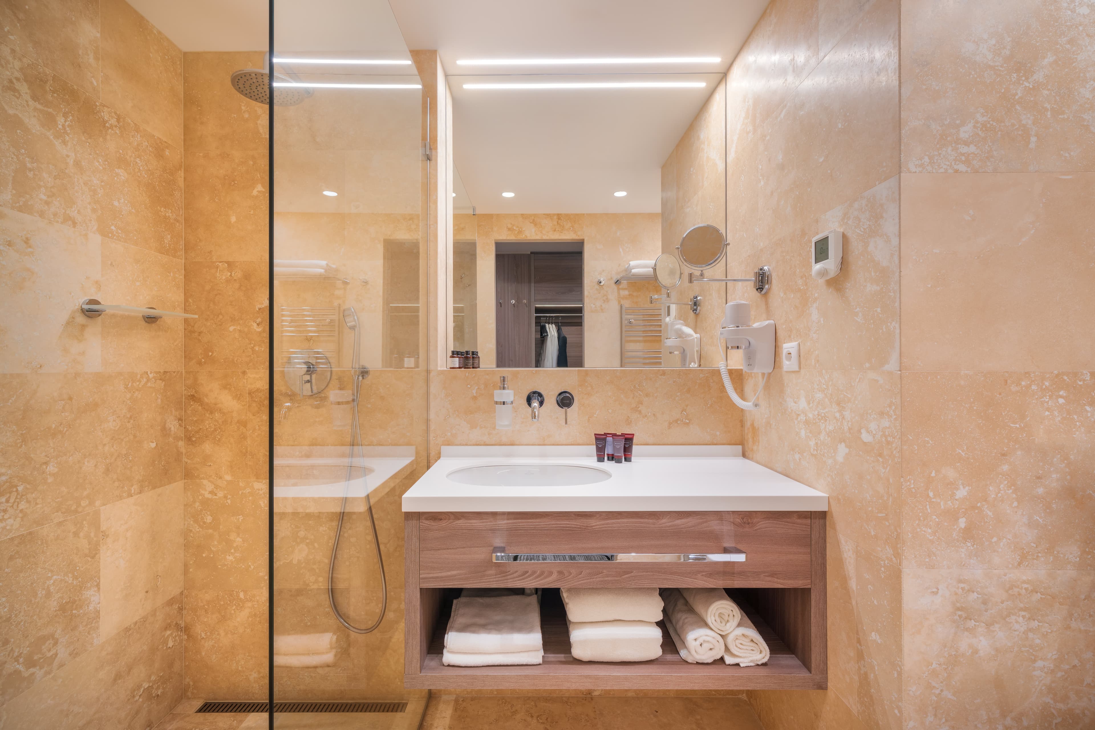 Hotel CUBE Prague Ansicht 5