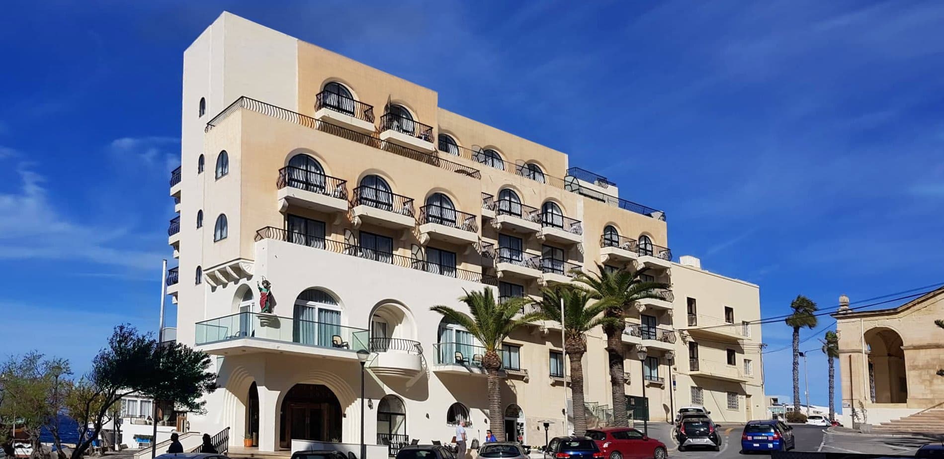 Gillieru Harbour Hotel