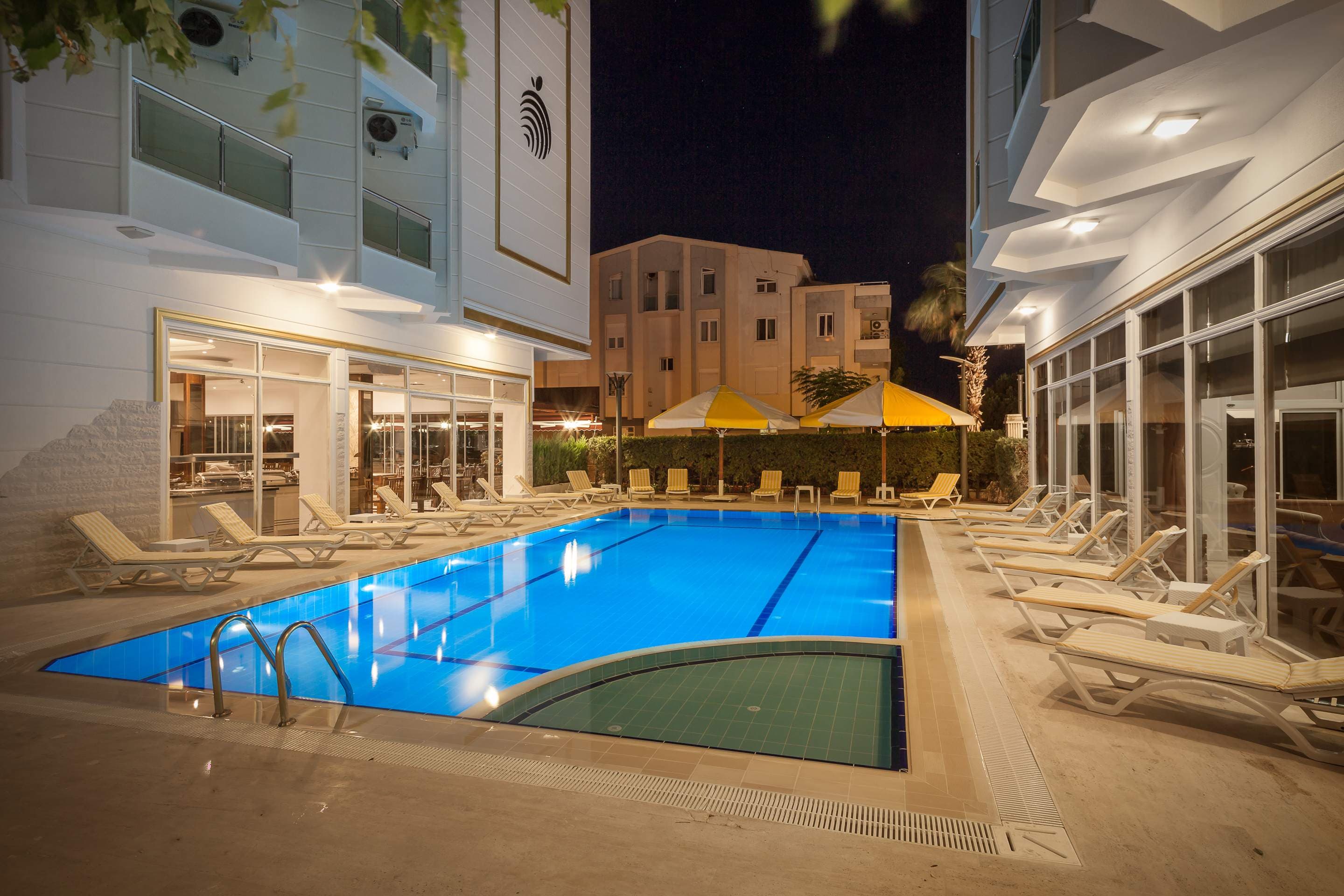 Golden Orange Hotel Ansicht 9