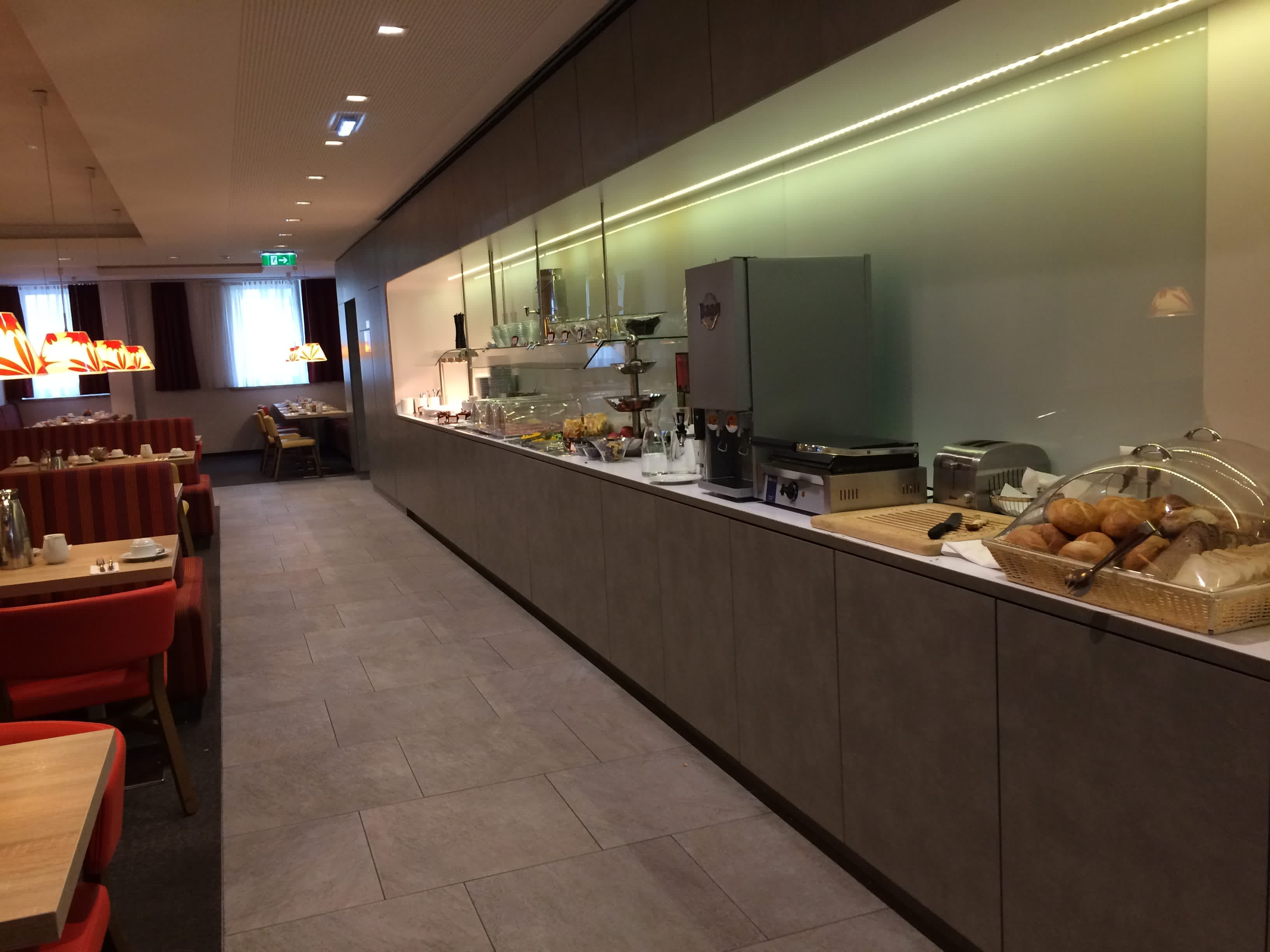 Simm’s Hotel – the cityhotel next to metro U3 Ansicht 10