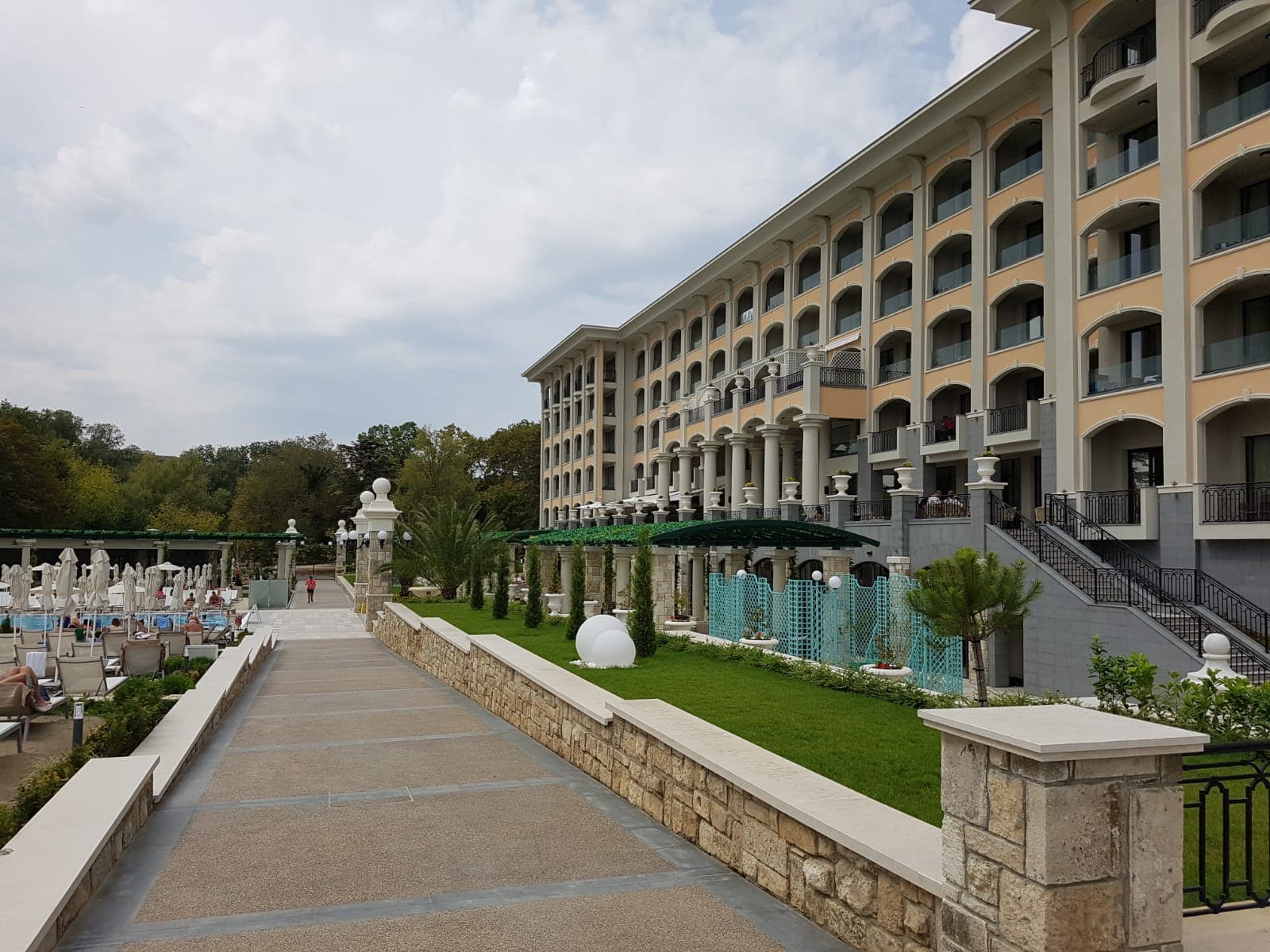 Astor Garden Hotel Ansicht 3