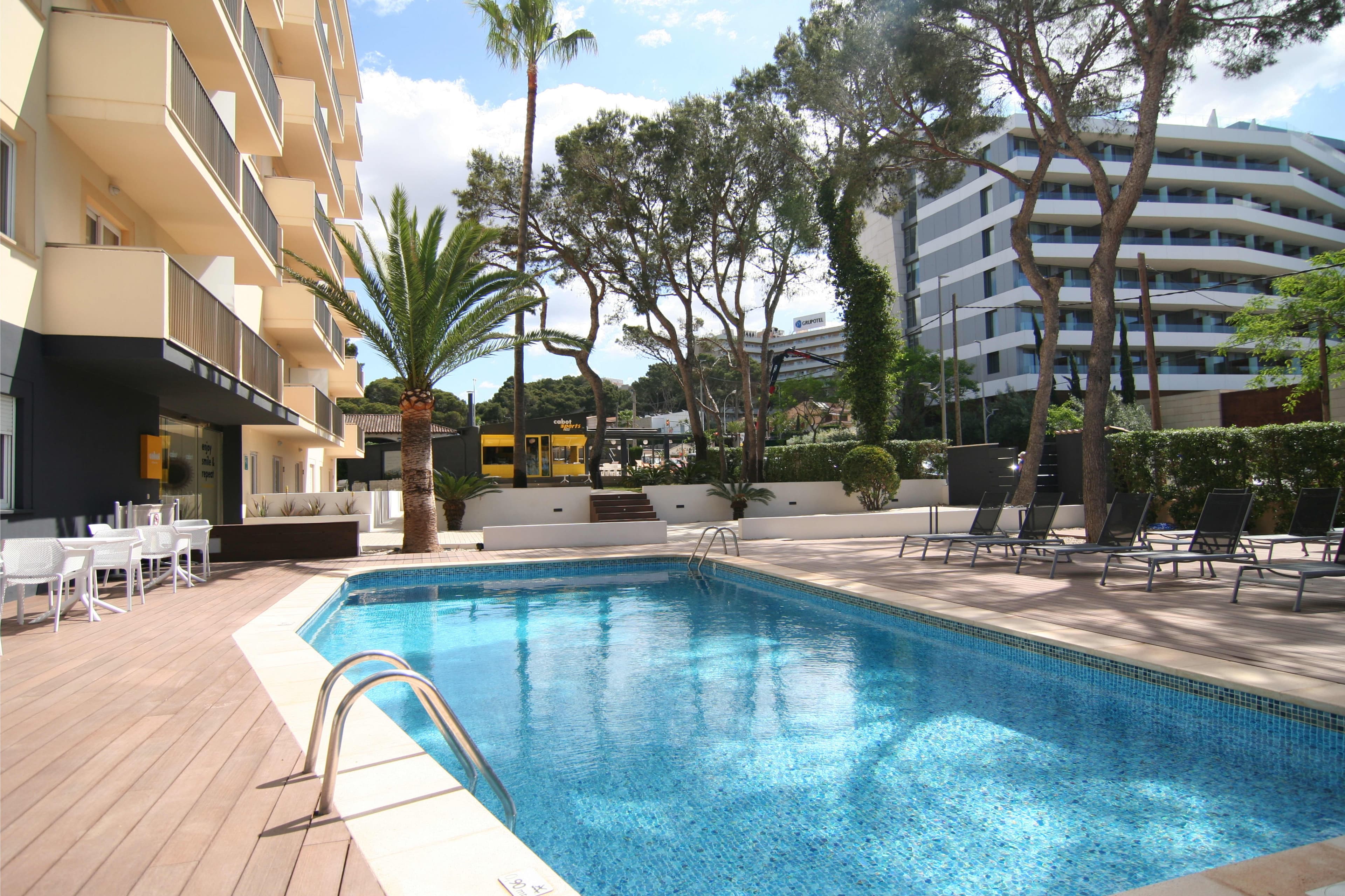 Cabot Tres Torres Apartaments Ansicht 6