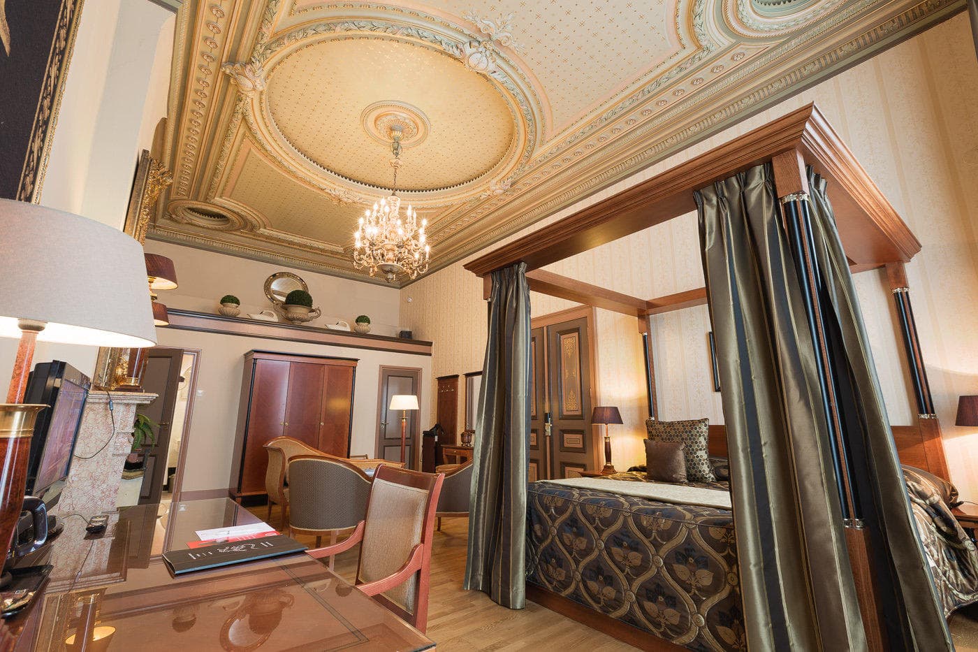 Grand Hotel en Résidence De Draak Ansicht 7