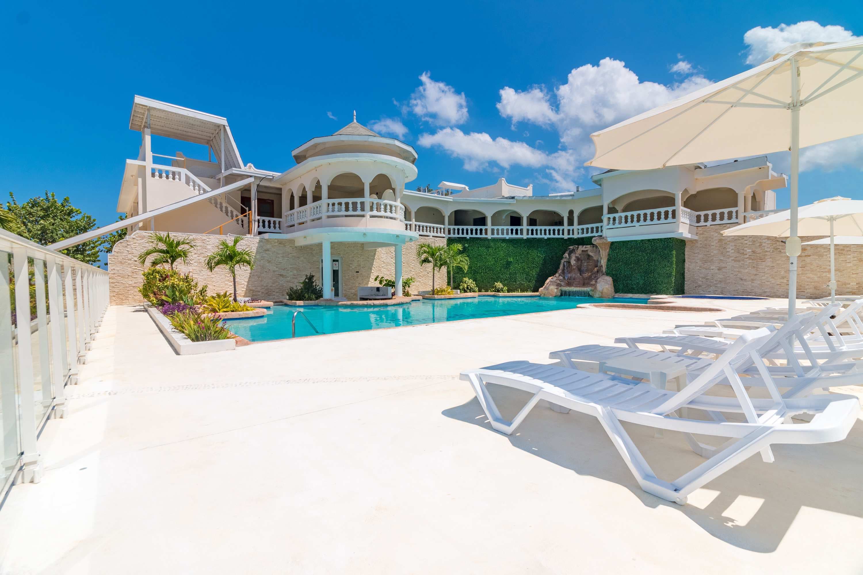 Traveller's Beach Resort