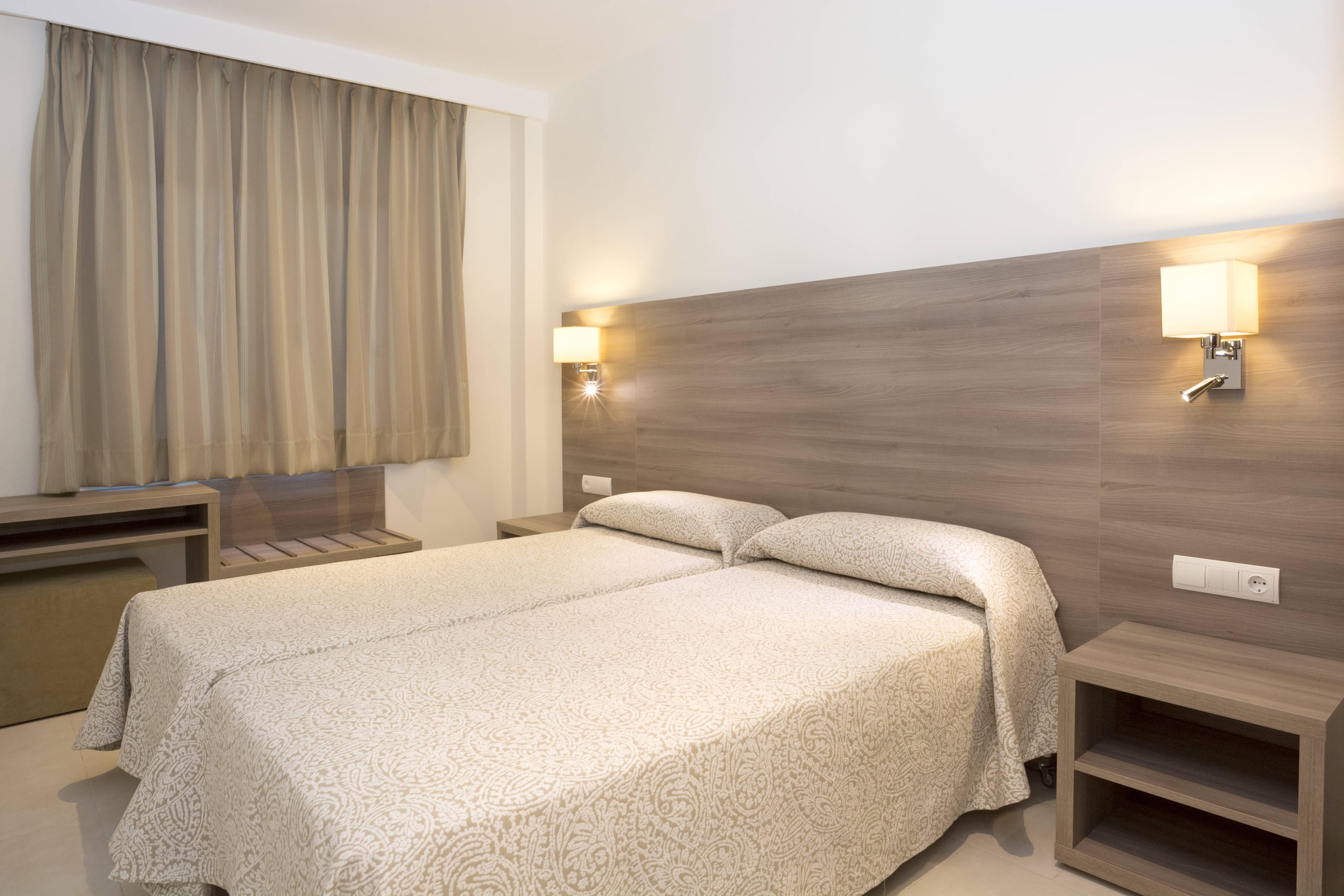 Cabot Tres Torres Apartaments Ansicht 3