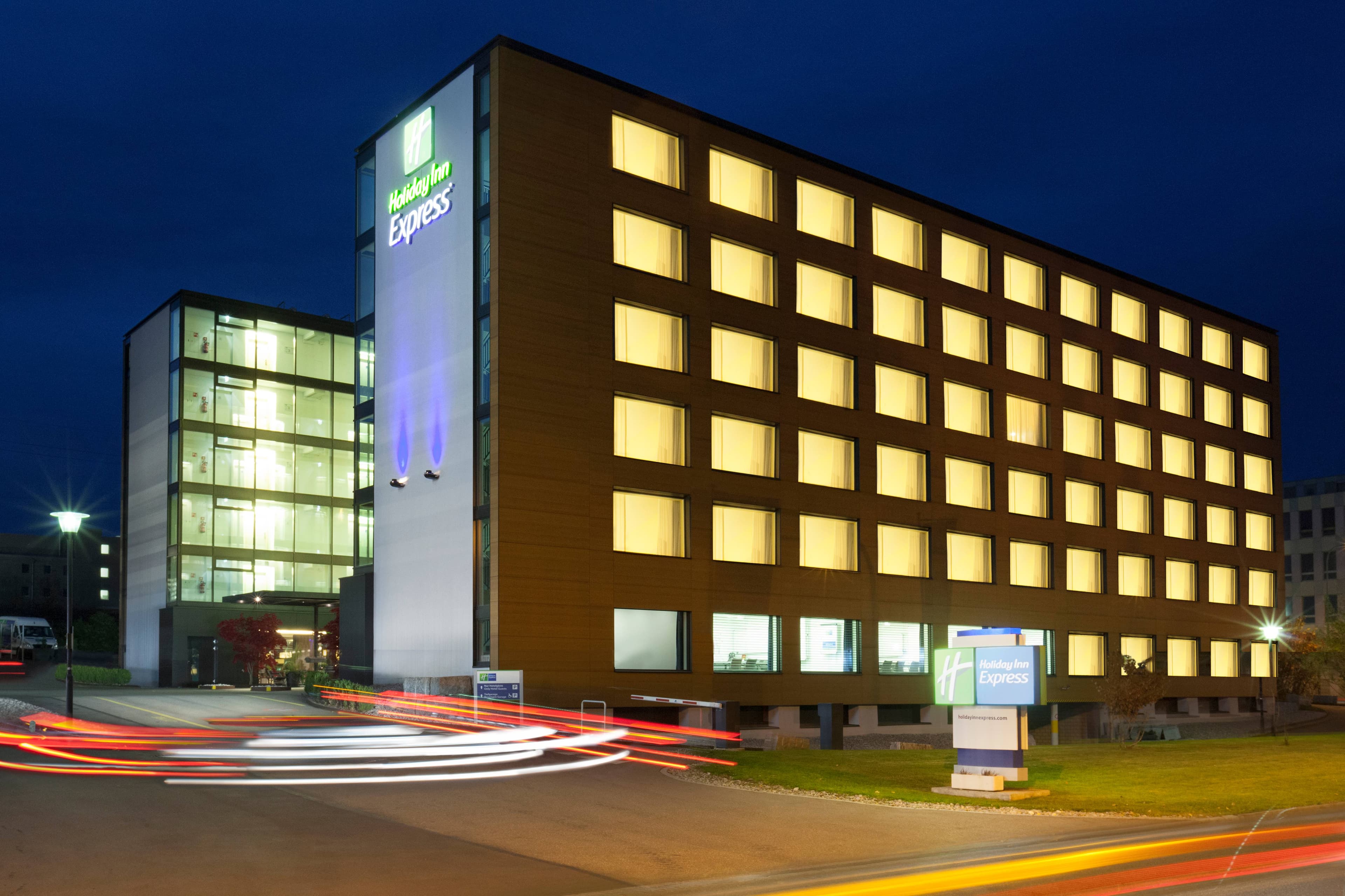 Holiday Inn Express Zürich - Airport Ansicht 2