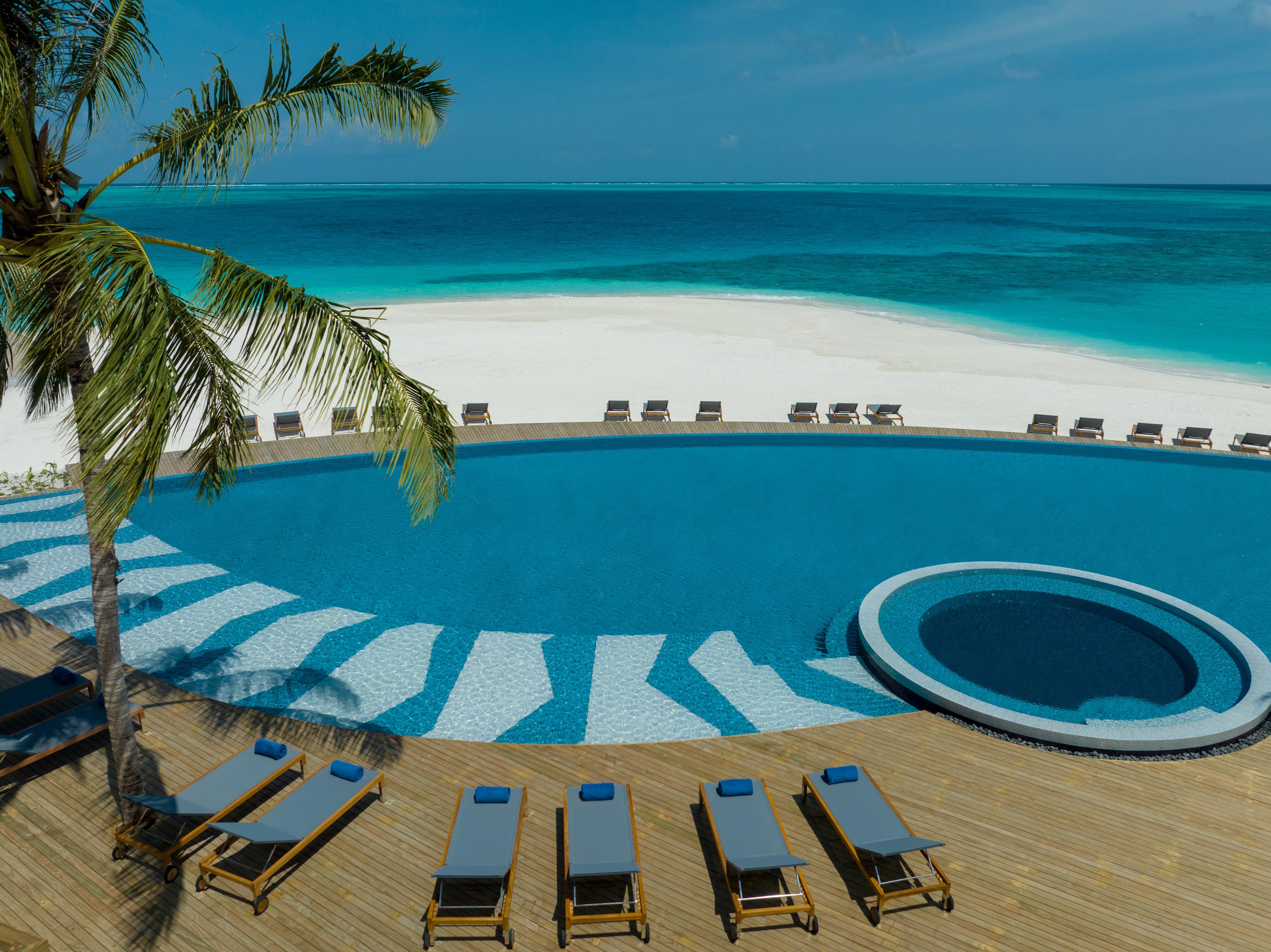 Avani+ Fares Maldives Resort Ansicht 7