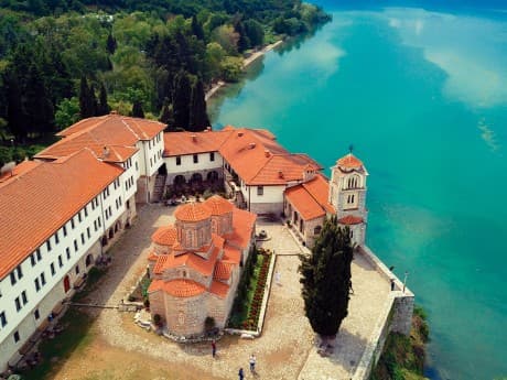 Rundreisen Balkan: Flexible Mietwagen-Rundreise ab/an Tirana: Balkans Seezauber & Bergmomente