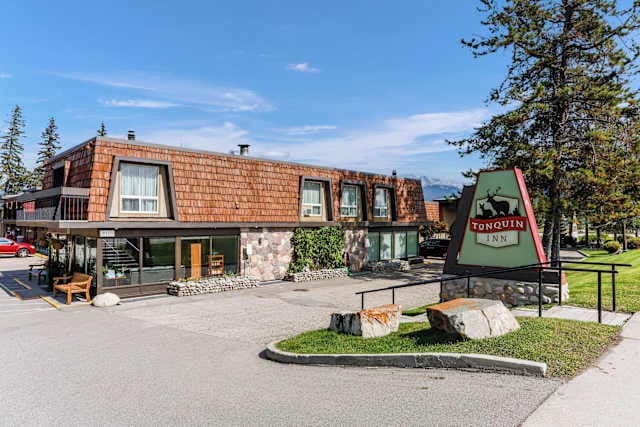 Hotel Tonquin Inn